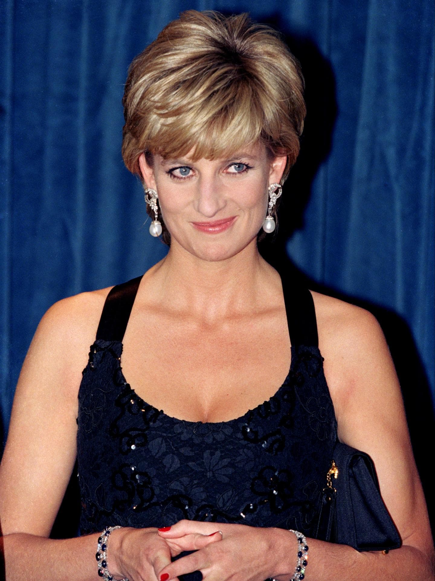 lady diana im kleid