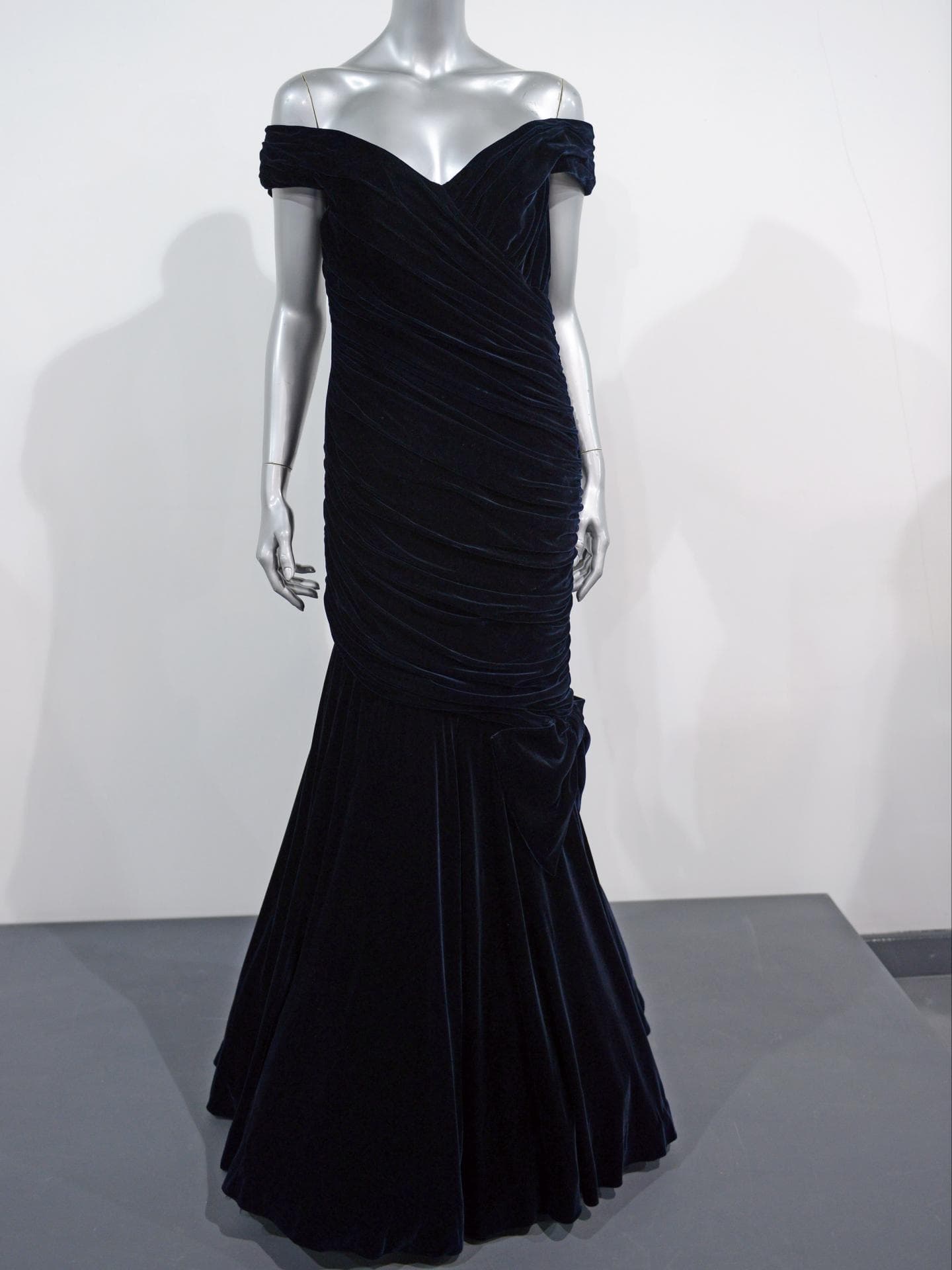 lady diana samtkleid versteigerung