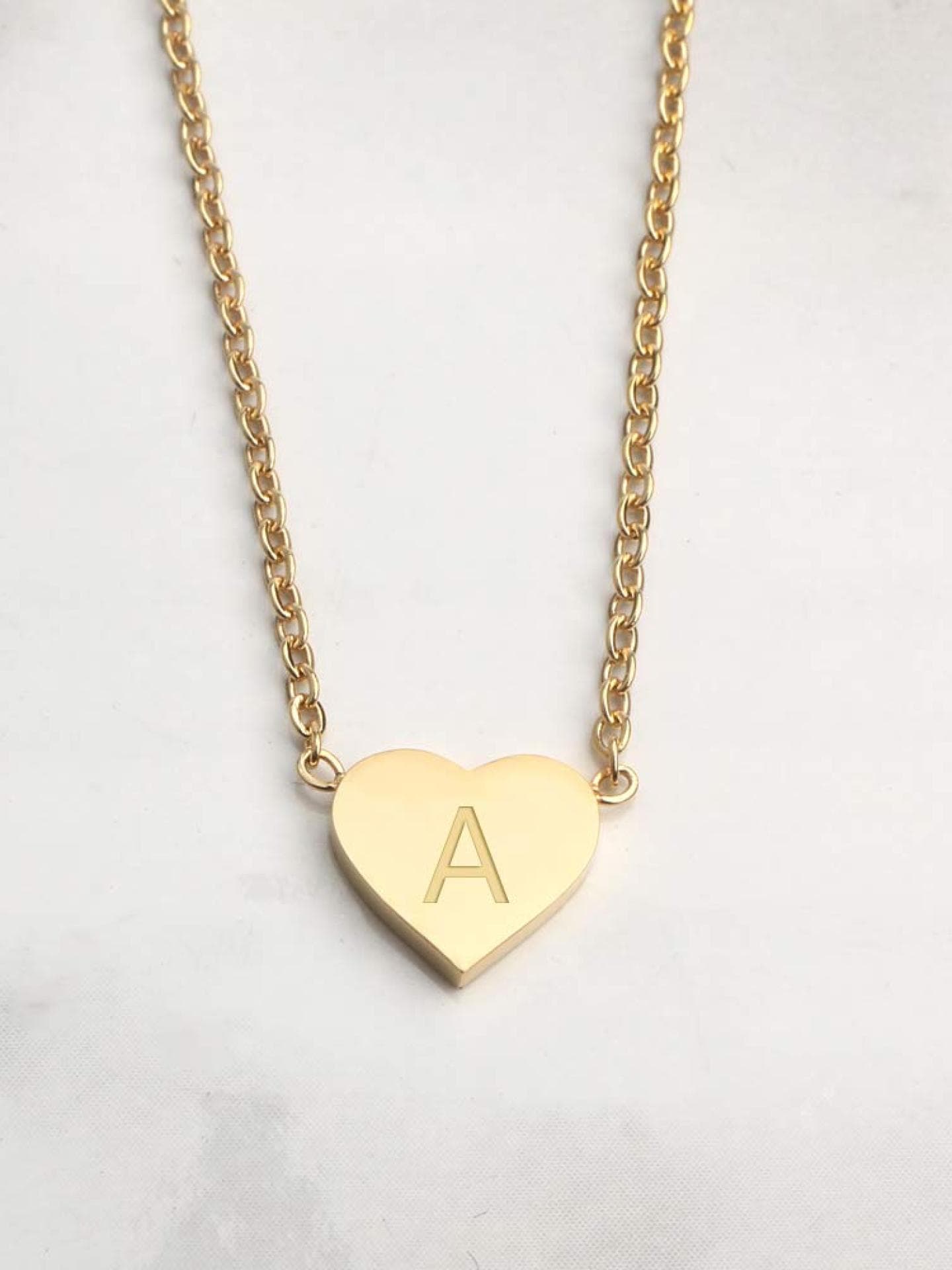 Kette mit Buchstabe