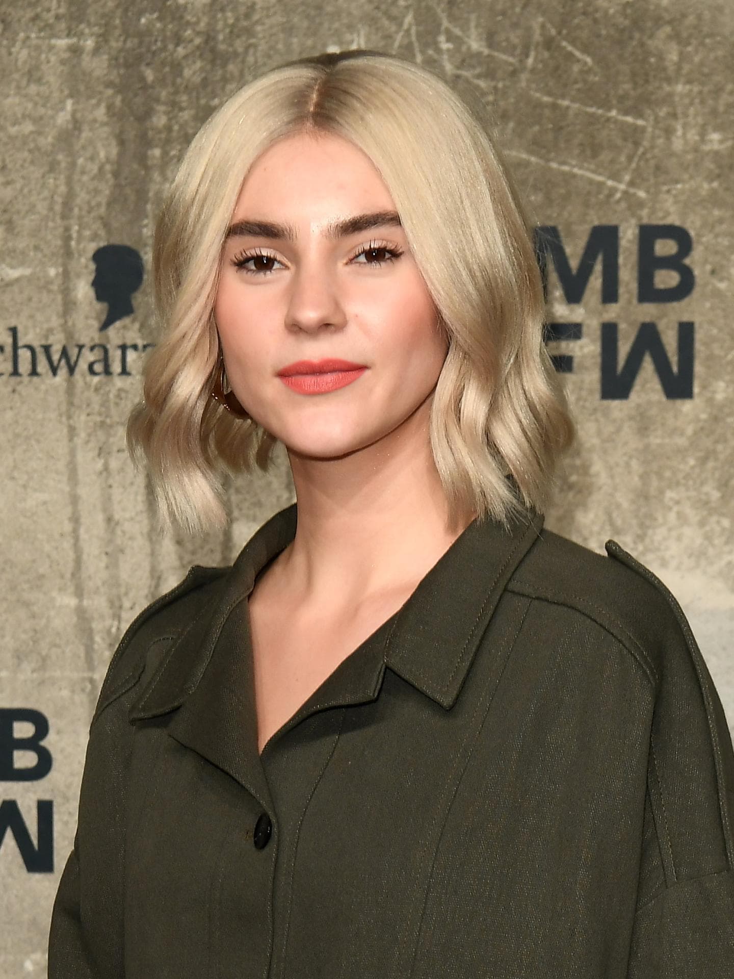 Stefanie Giesinger mit platinblondem Bob