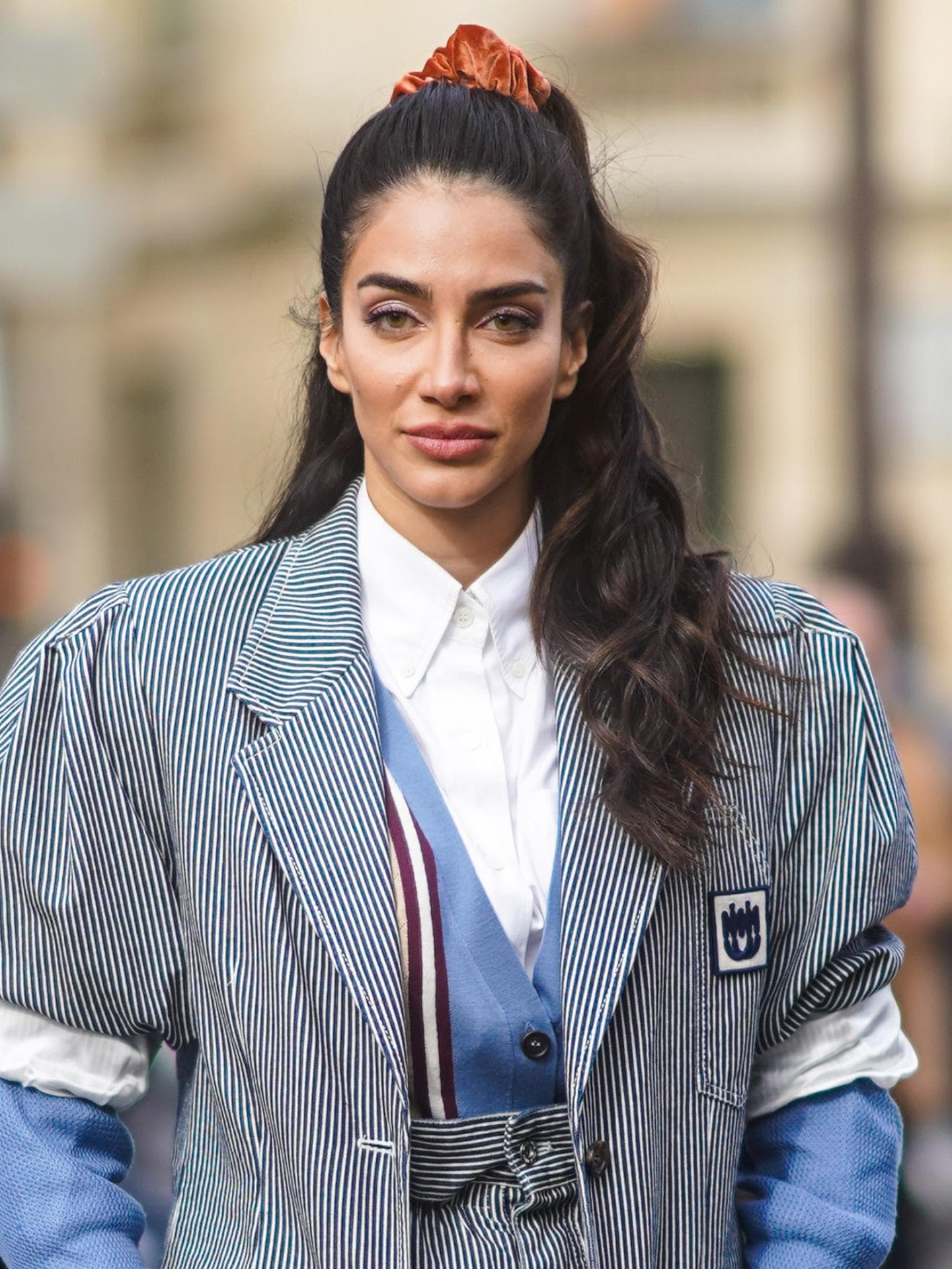 Influencerin mit Halfbun