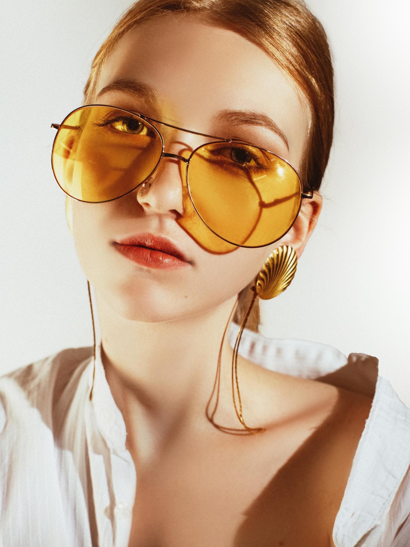 Frau mit Sonnenbrille