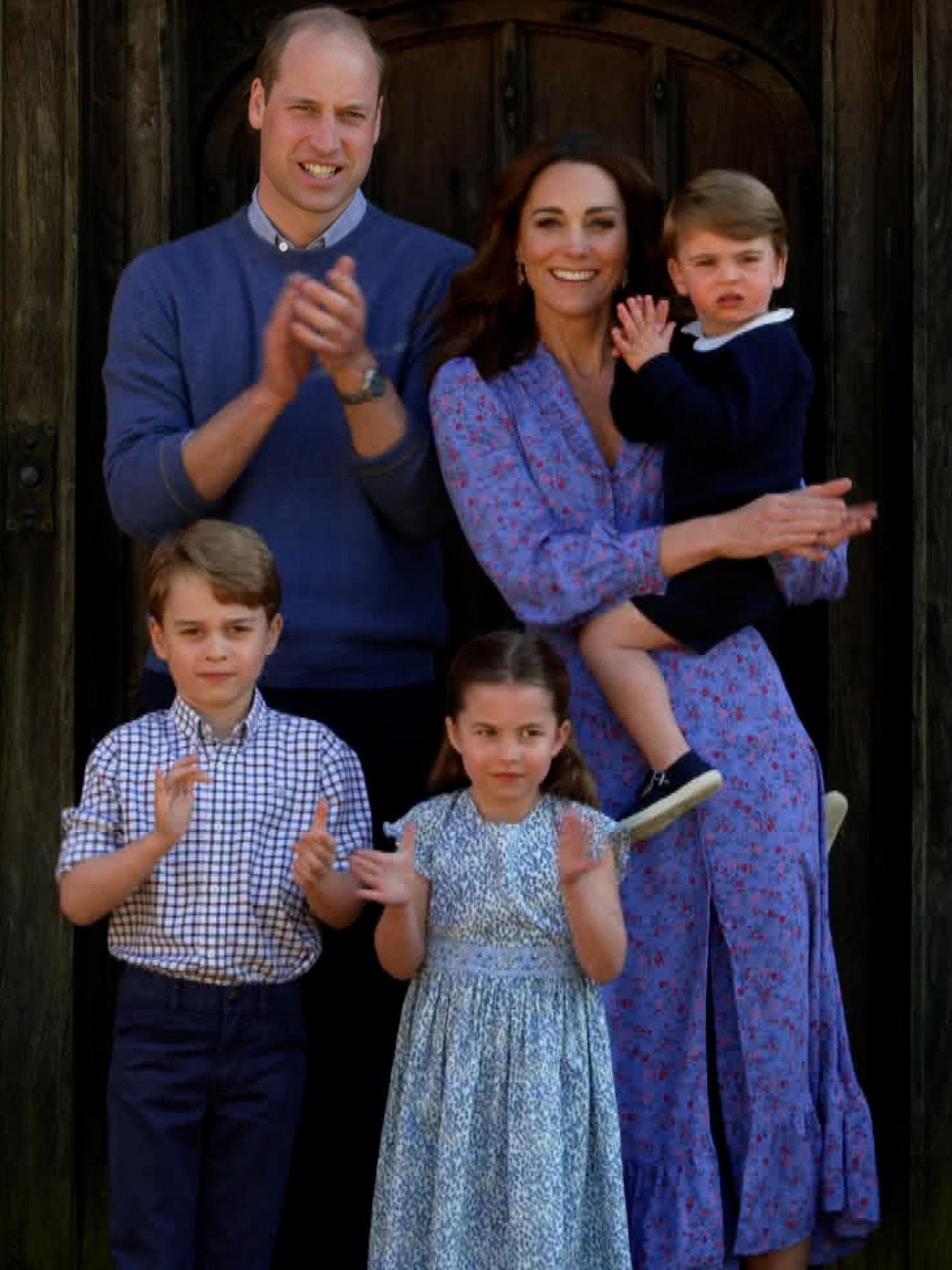 Royal Familie mit Kate im Blumenkleid