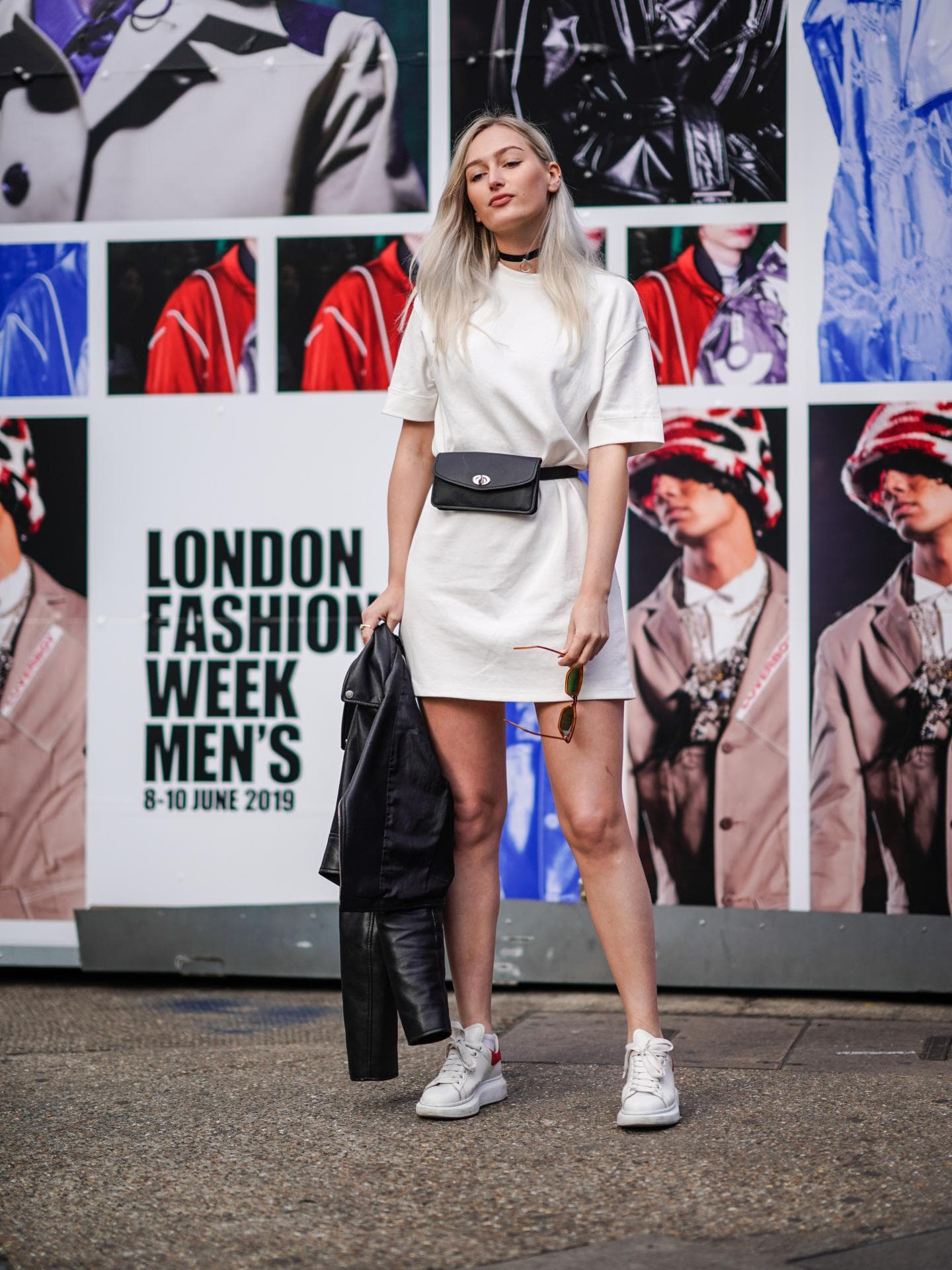 T-Shirt-Dress mit Bauchtasche