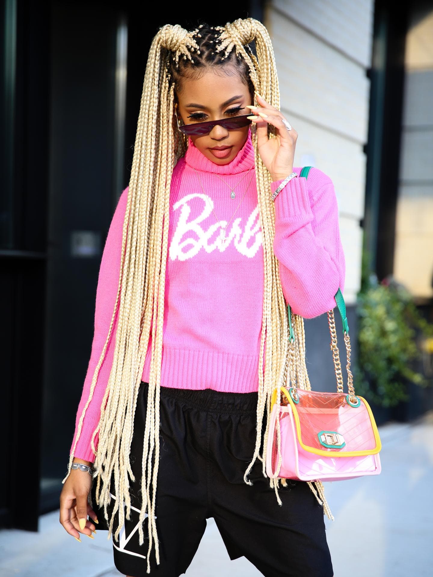 Frau mit Box Braids