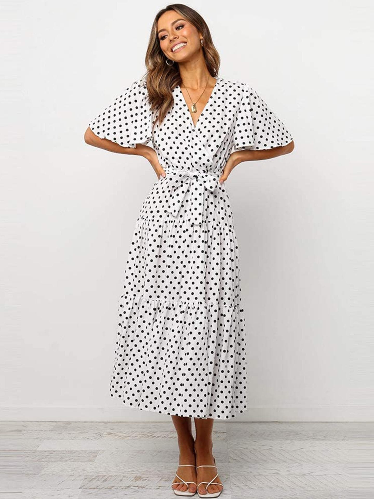 Kleid mit Polka Dots und Taillenband