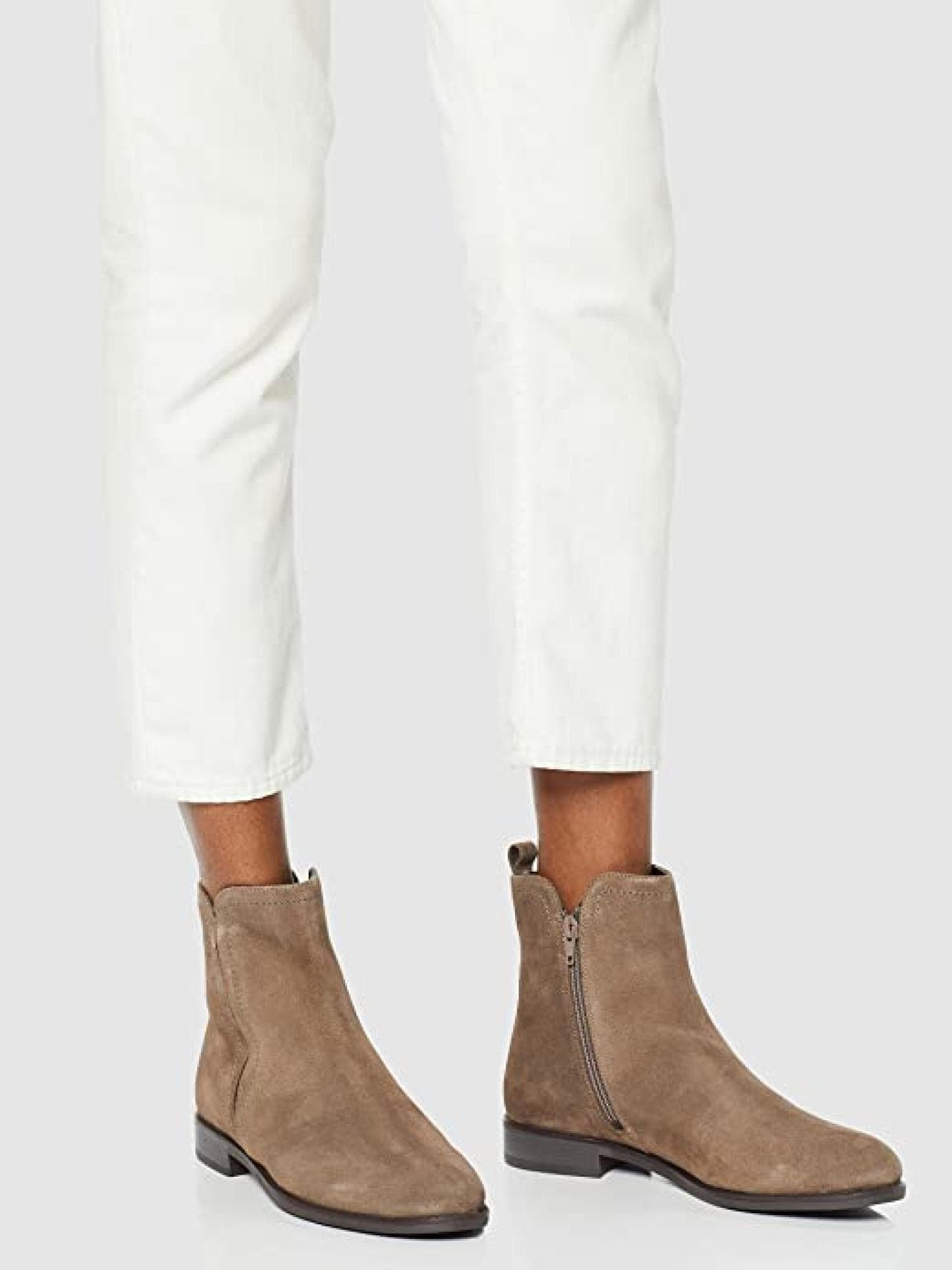Chelsea Boots mit seitlichen Cutouts