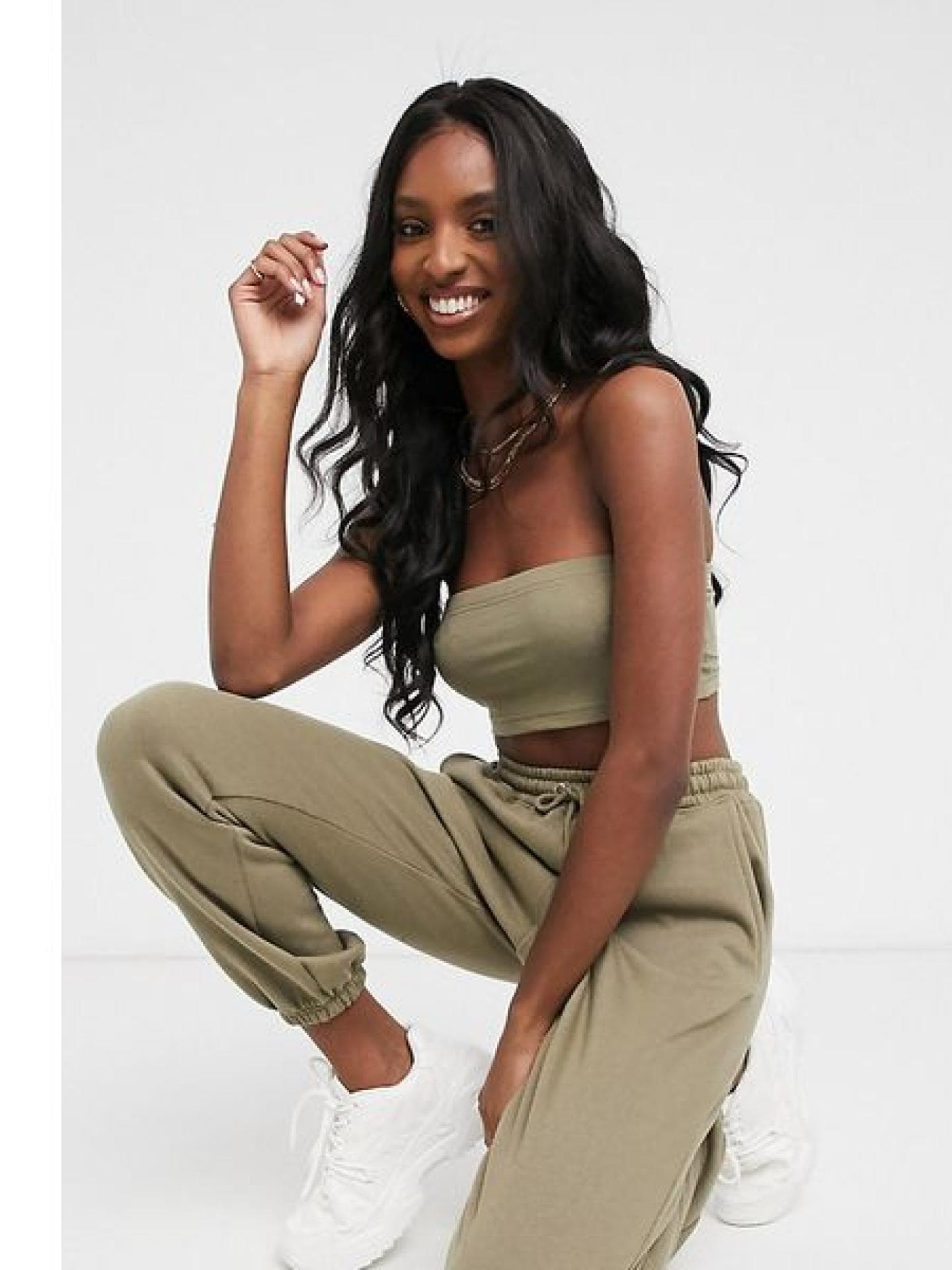  Set mit trägerlosem Oberteil und Jogginghose in Khaki-Grün
