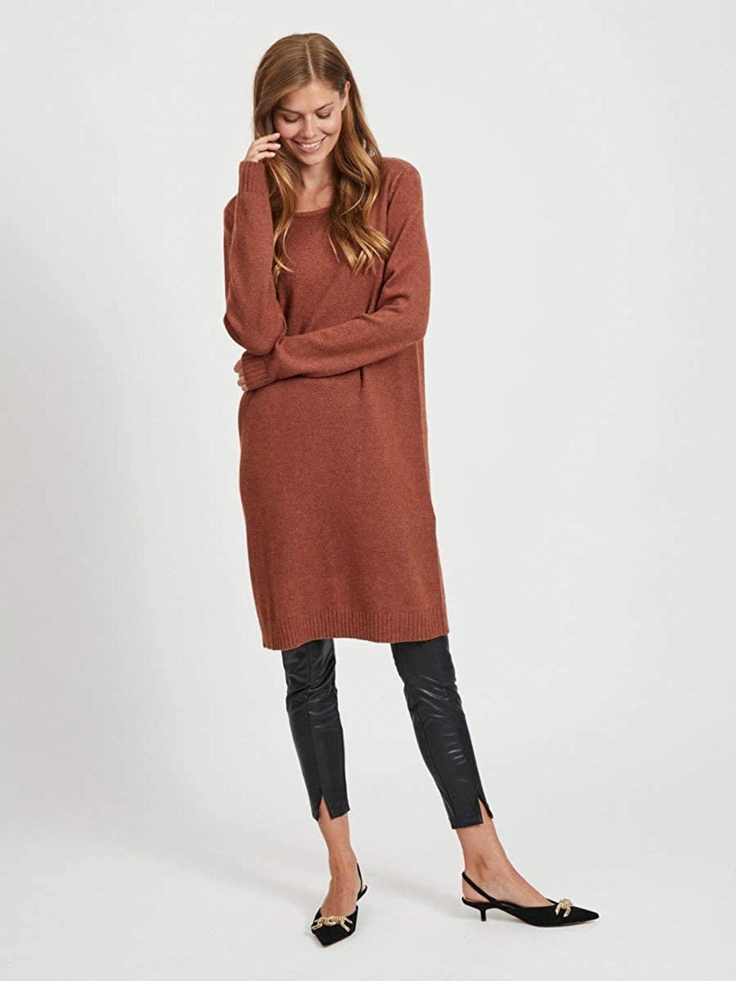Herbstliches Strickkleid im Oversize-Look