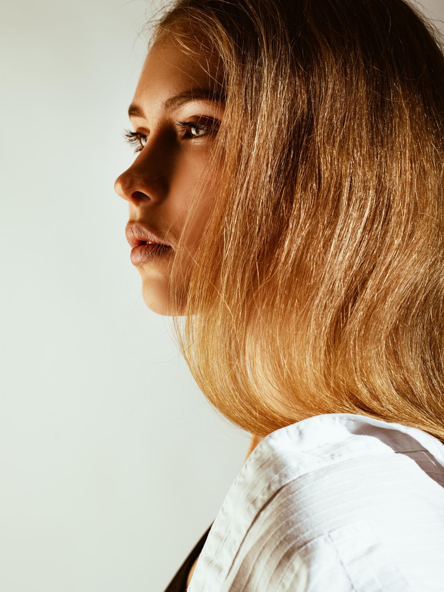 Frau mit blonden Haaren