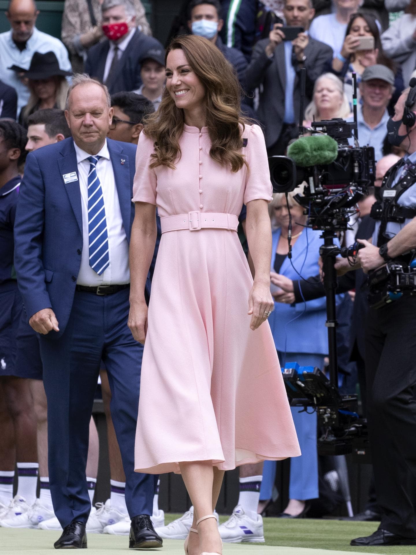 Kate im Sonnerkleid