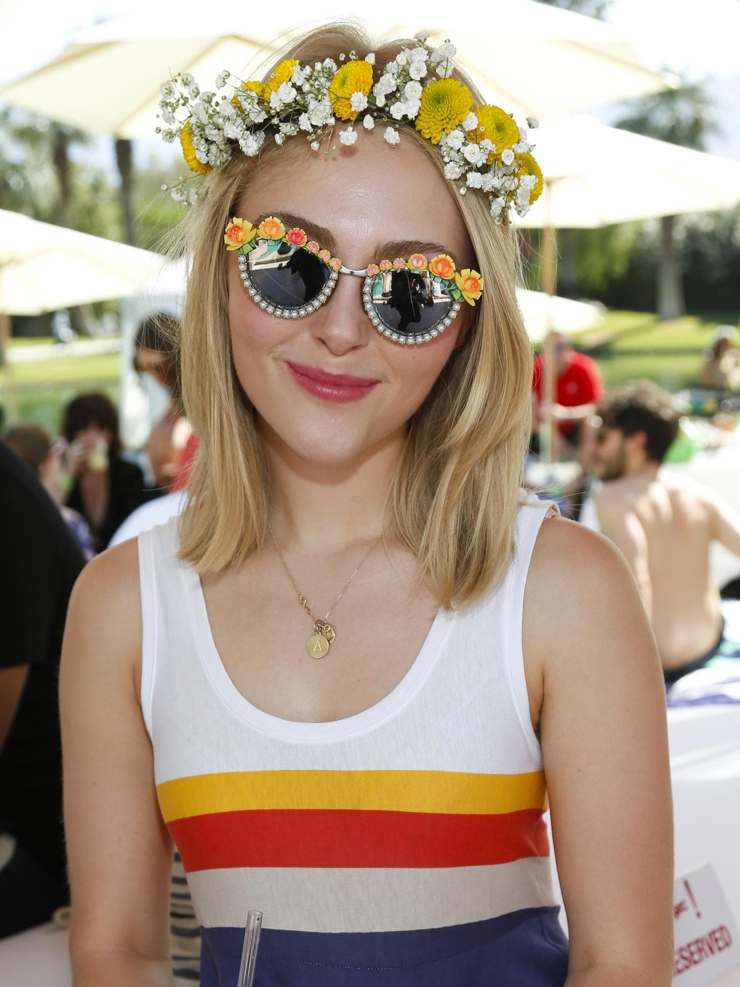 Hippie Frisur Blumen im Haar