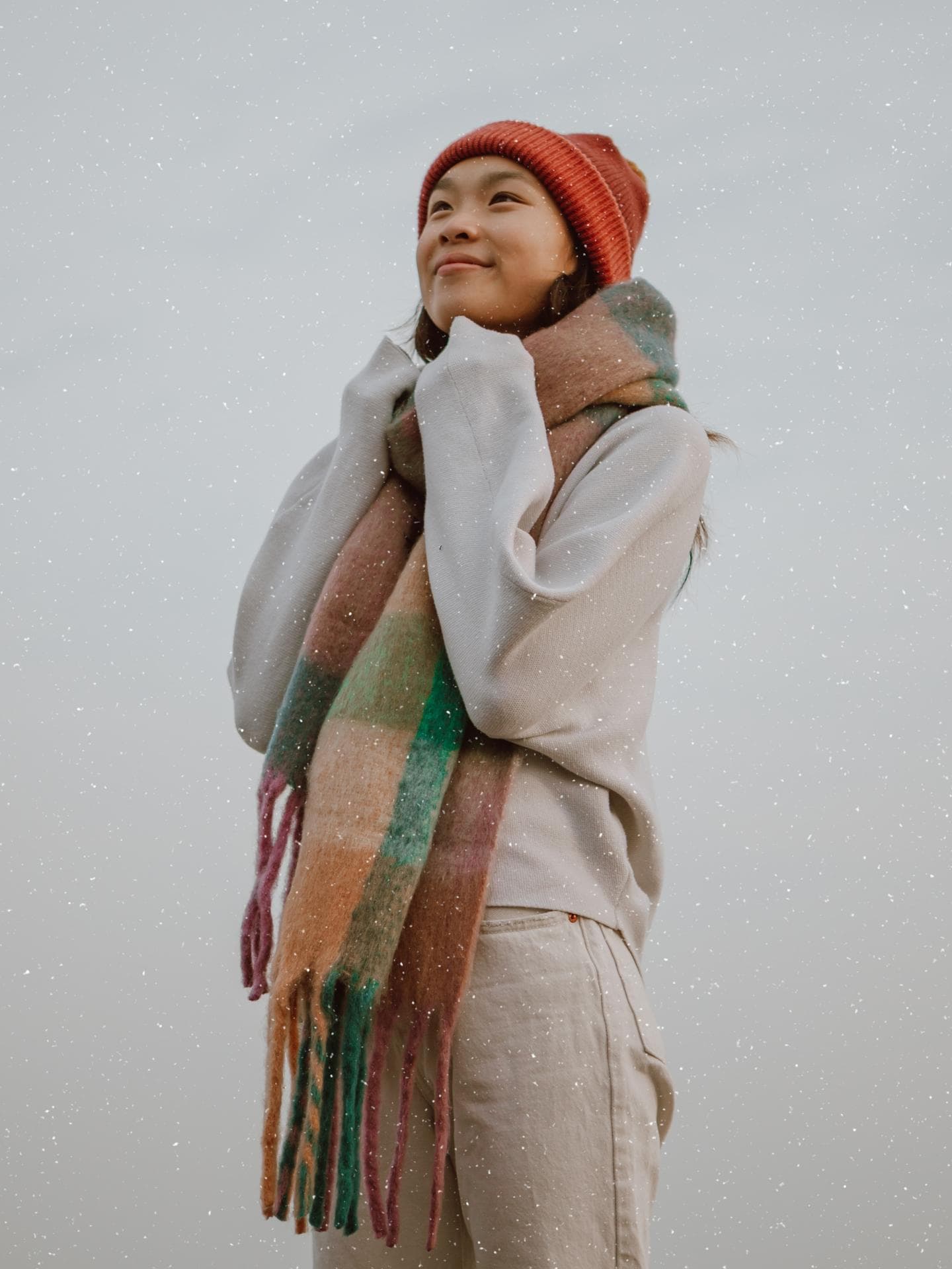 Horoskop Thema Horoskop: Frau im Schnee mit Mütze