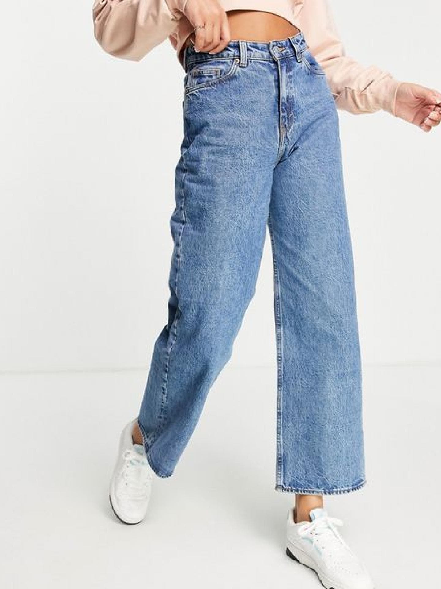 Weite, gerade Jeans aus Bio-Baumwolle in mittelblauer Waschung