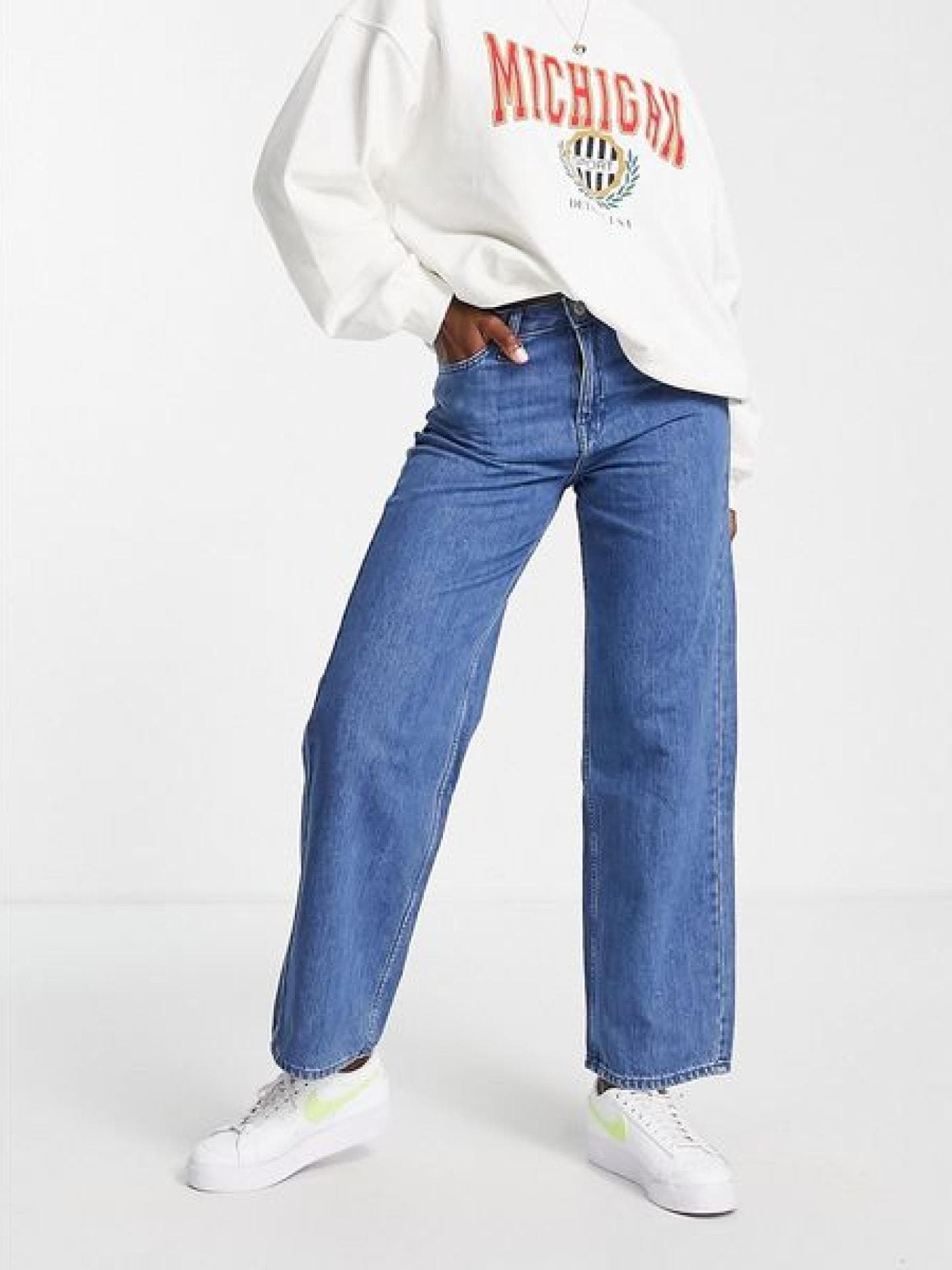 Jeans mit weitem Bein in mittlerer Stein-Waschung-Blau