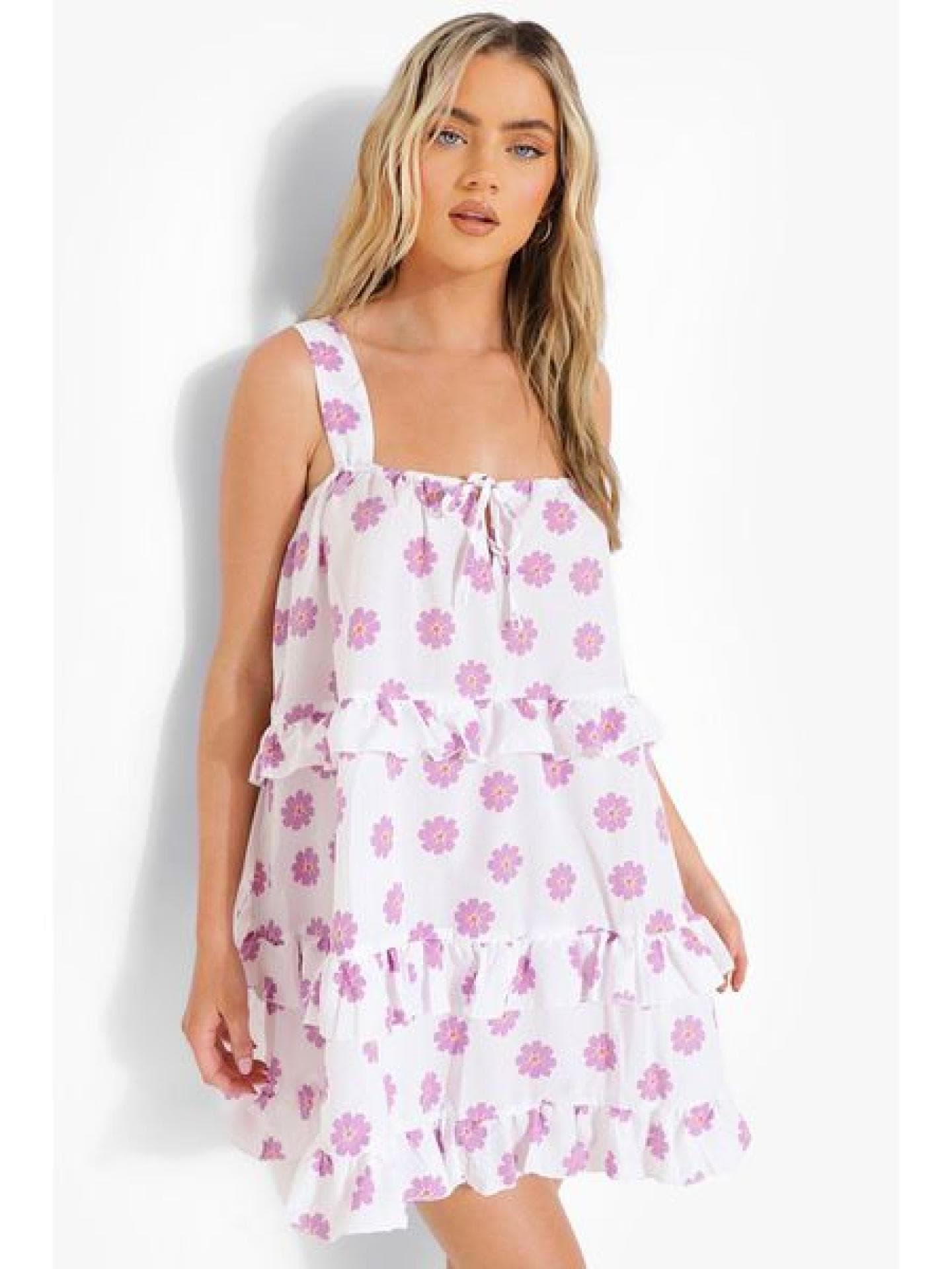 Gestuftes Smok-Kleid Mit Rüschen