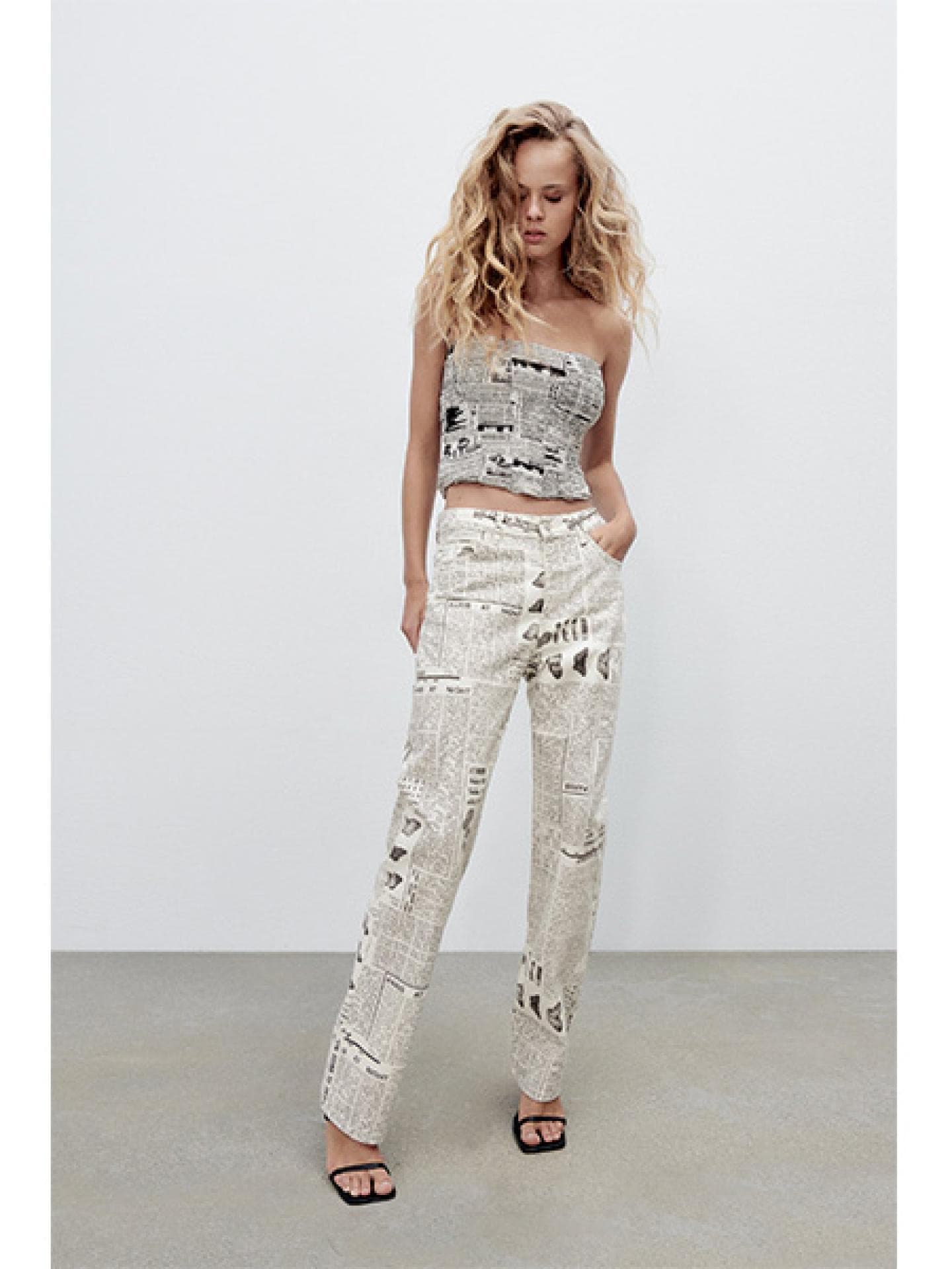 Straight Leg Jeans mit Zeitungspring