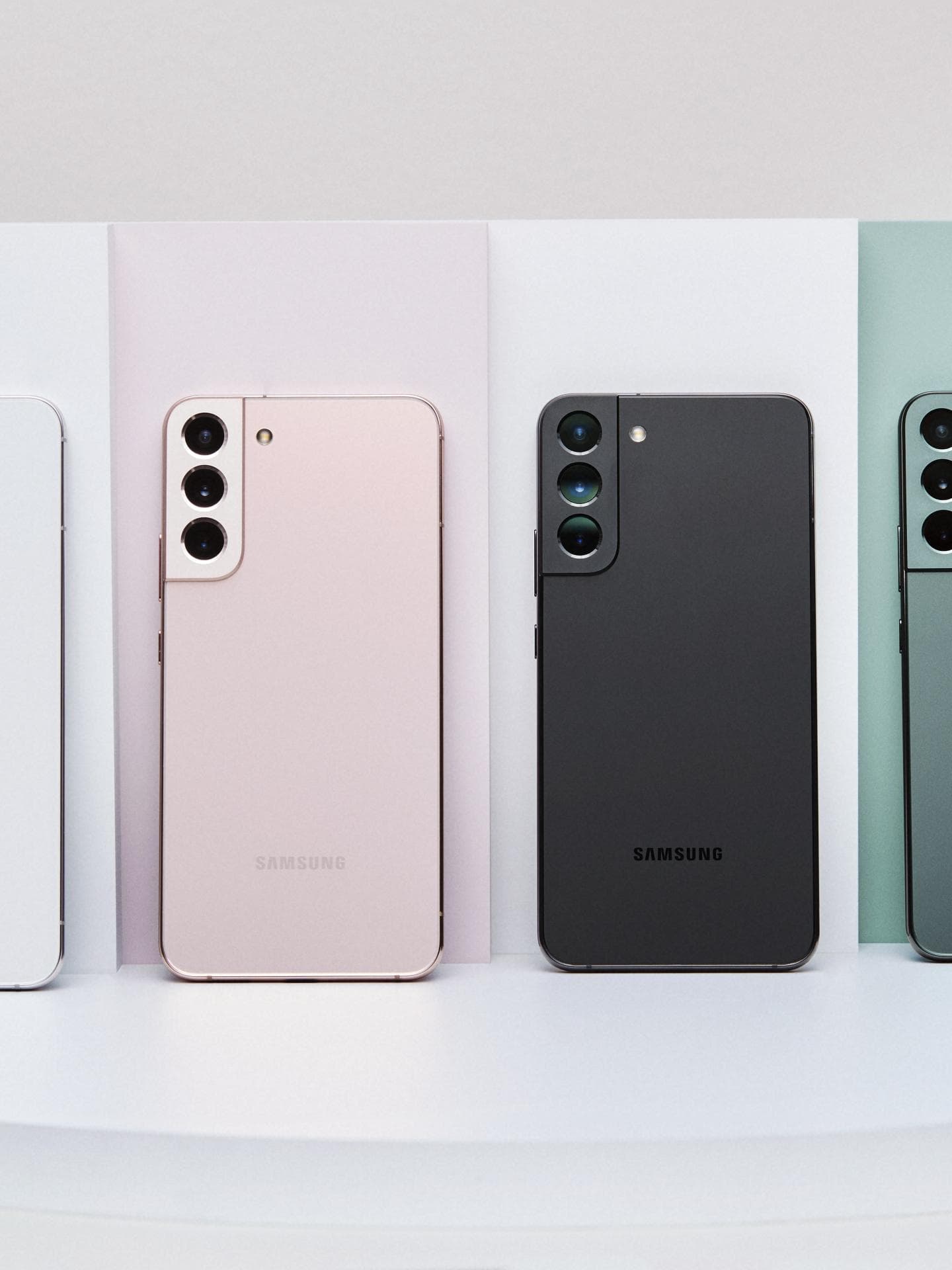 Samsung Galaxy S22 + Samsung Galaxy S22 +
