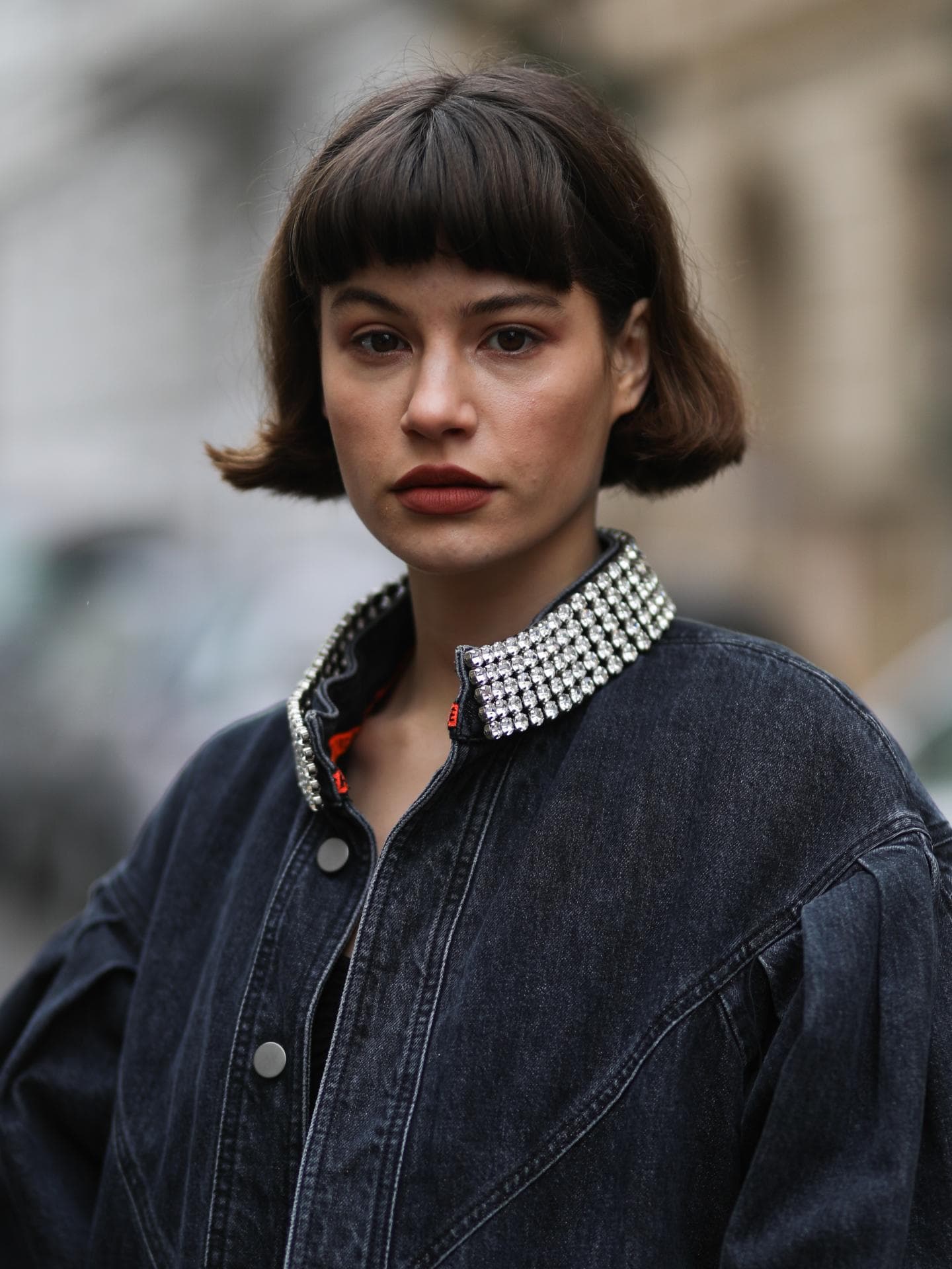 Frisuren-Trend 2022: Der "Blow Out Bob" lässt feine Haare viel voluminöser wirken