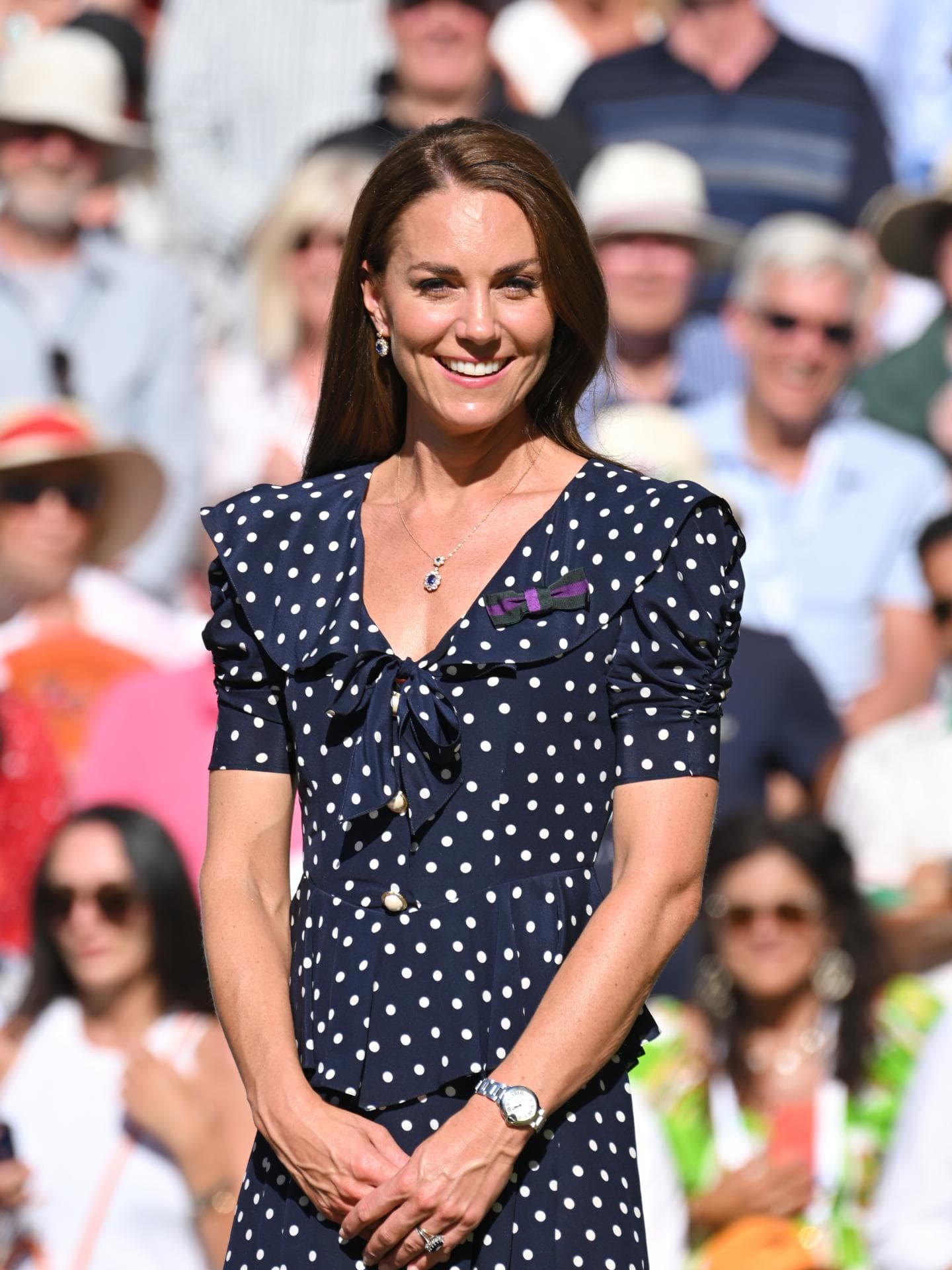 Kate trägt gepunktetes Kleid