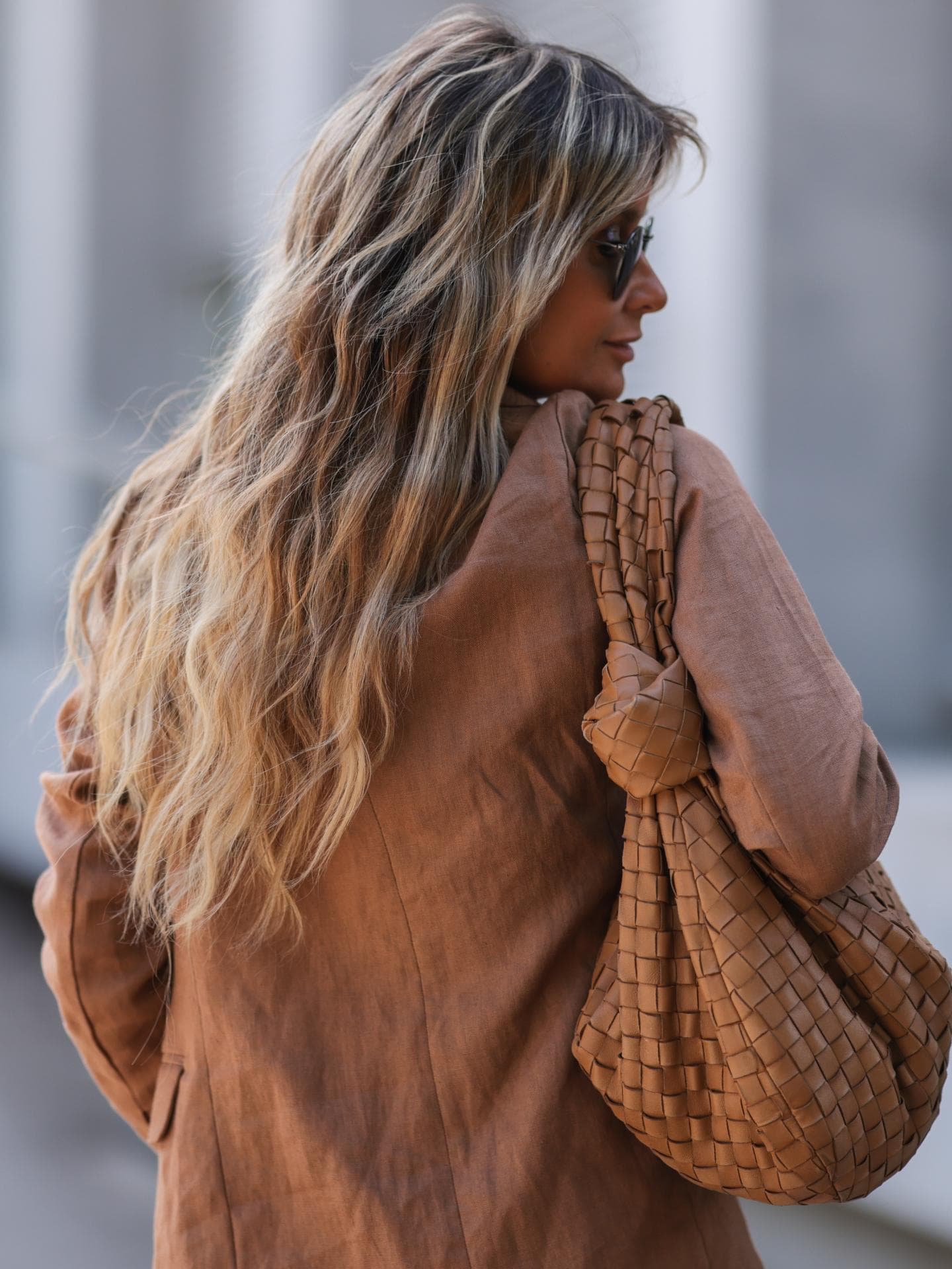 Trend Frisur 2022 Bronde Hair Frau mit braun blonden Haaren