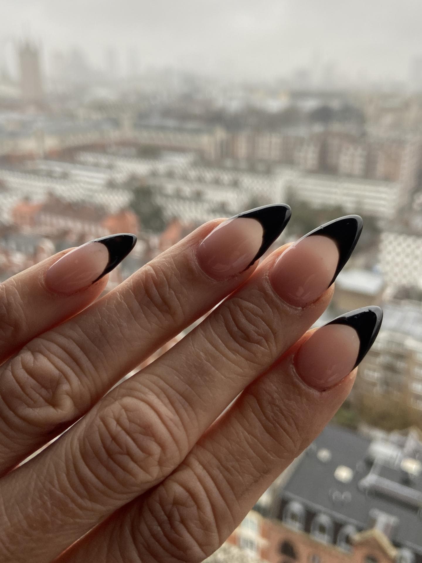 Schwarze French Nails