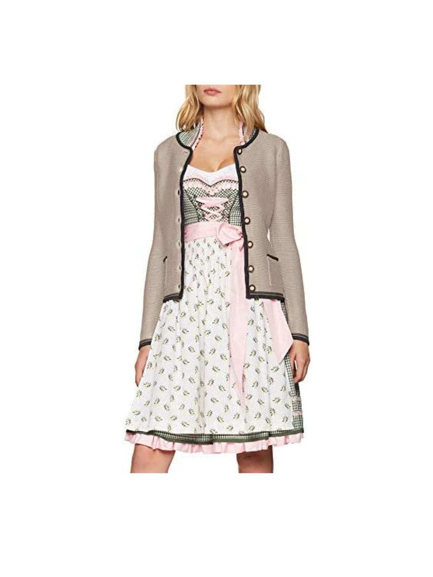 Frau trägt Dirndl-Strickjacke