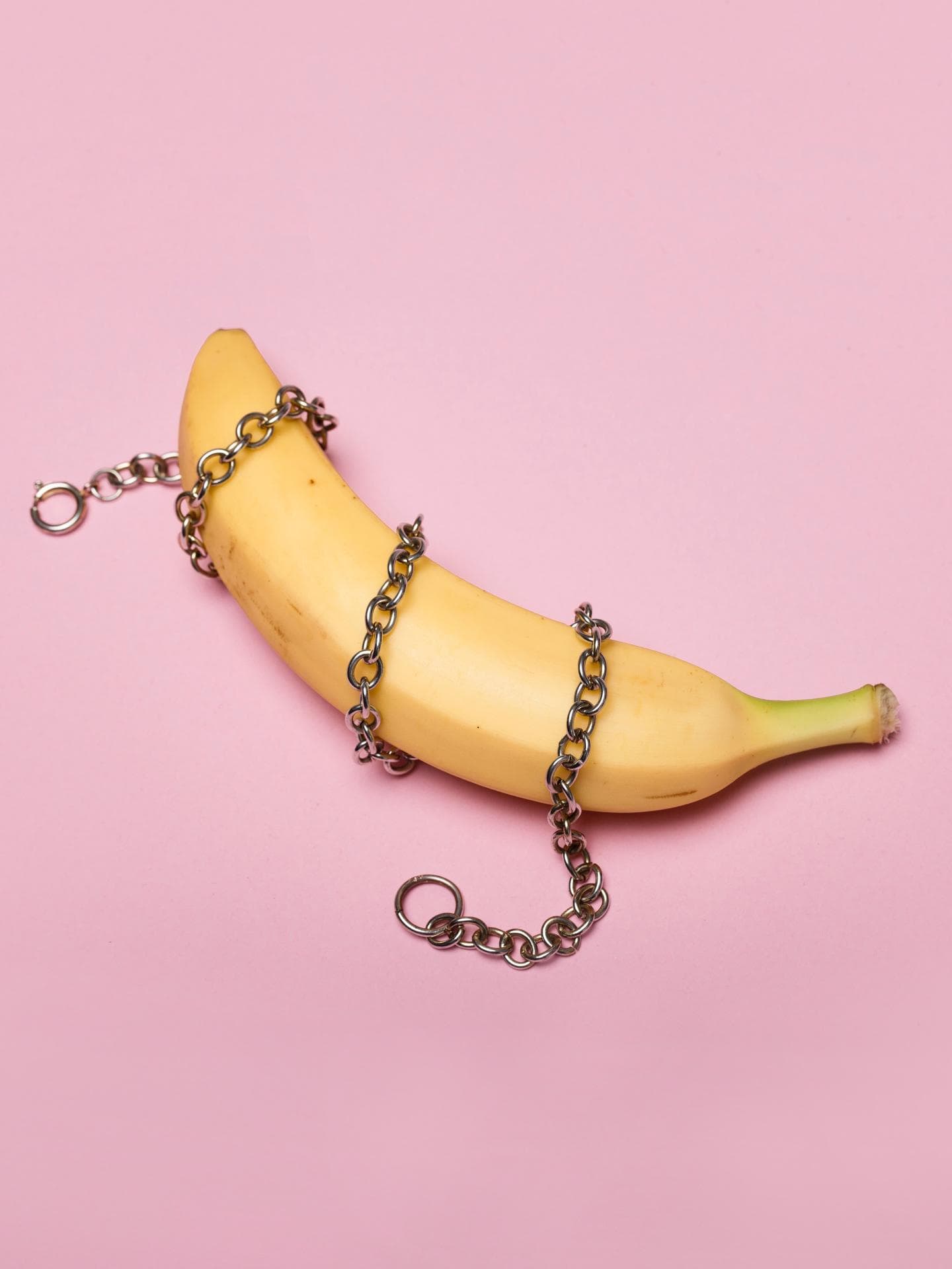 Banane in Fesseln