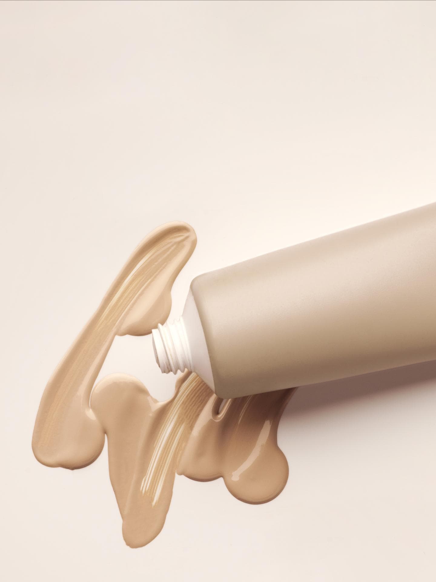 Tube mit getönter Sonnencreme