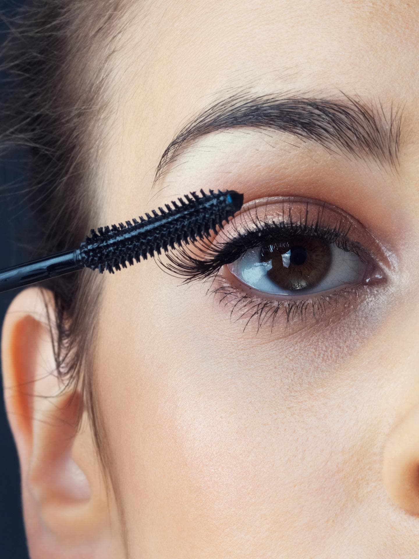 Braune Augen mit Mascara schminken