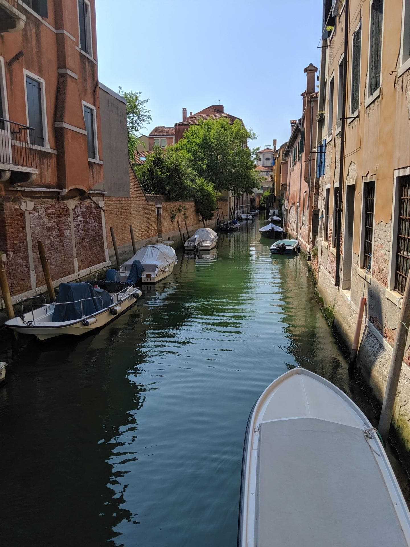 Kanal mit Booten