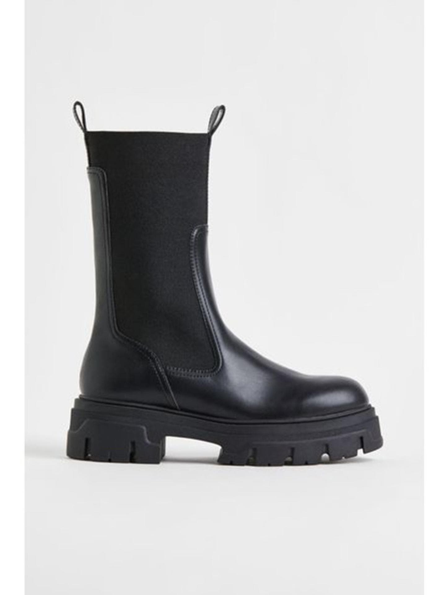 Wadenhohe Stiefel in Schwarz
