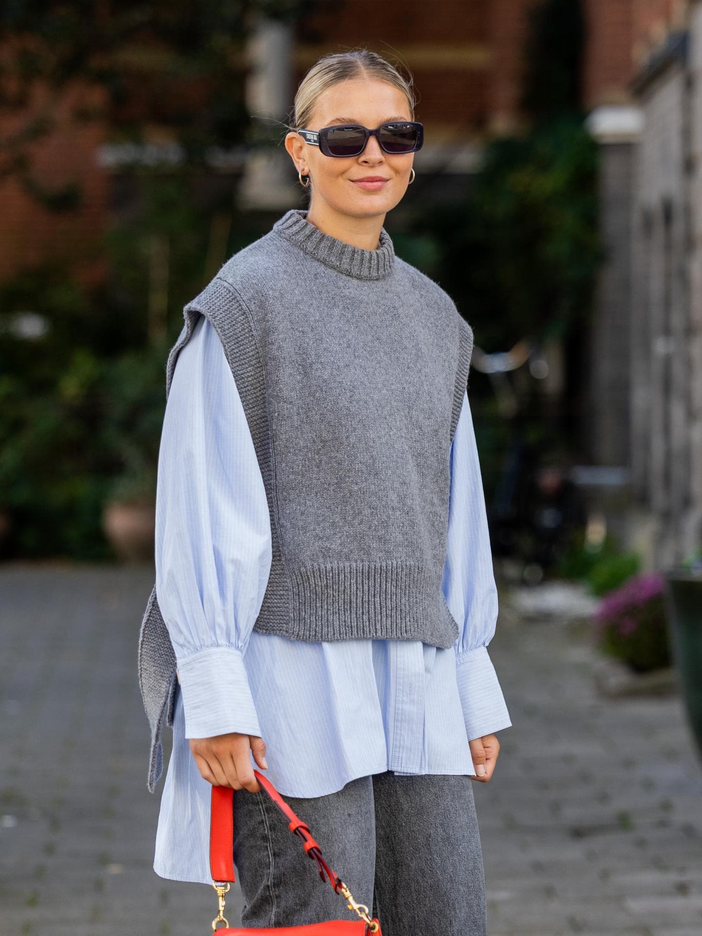Pullunder über Bluse