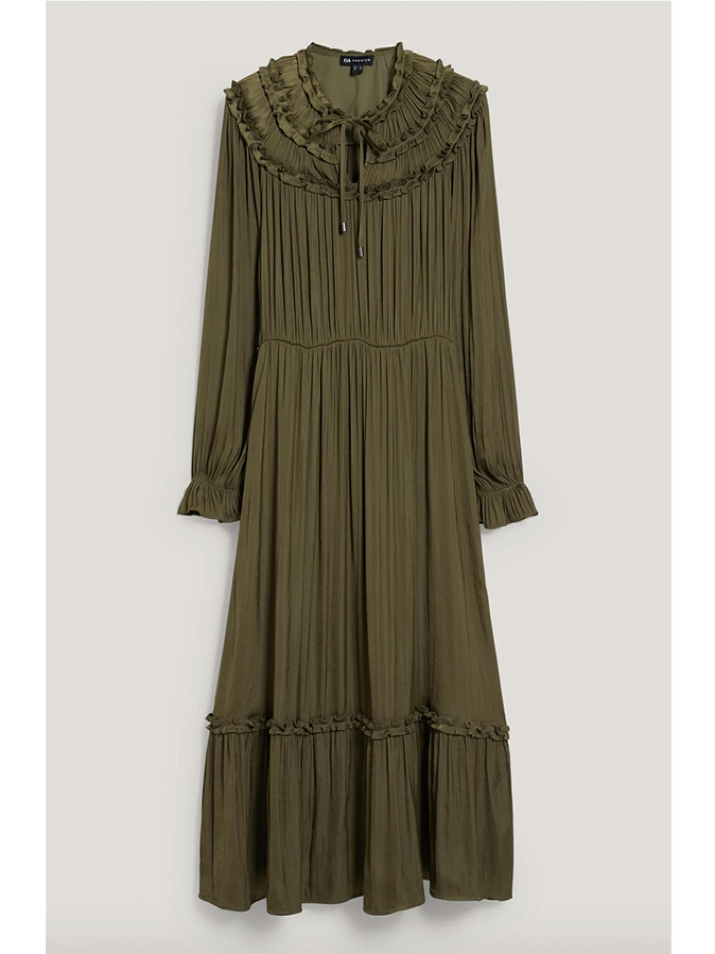 Langes Kleid mit Rüschen und Falten