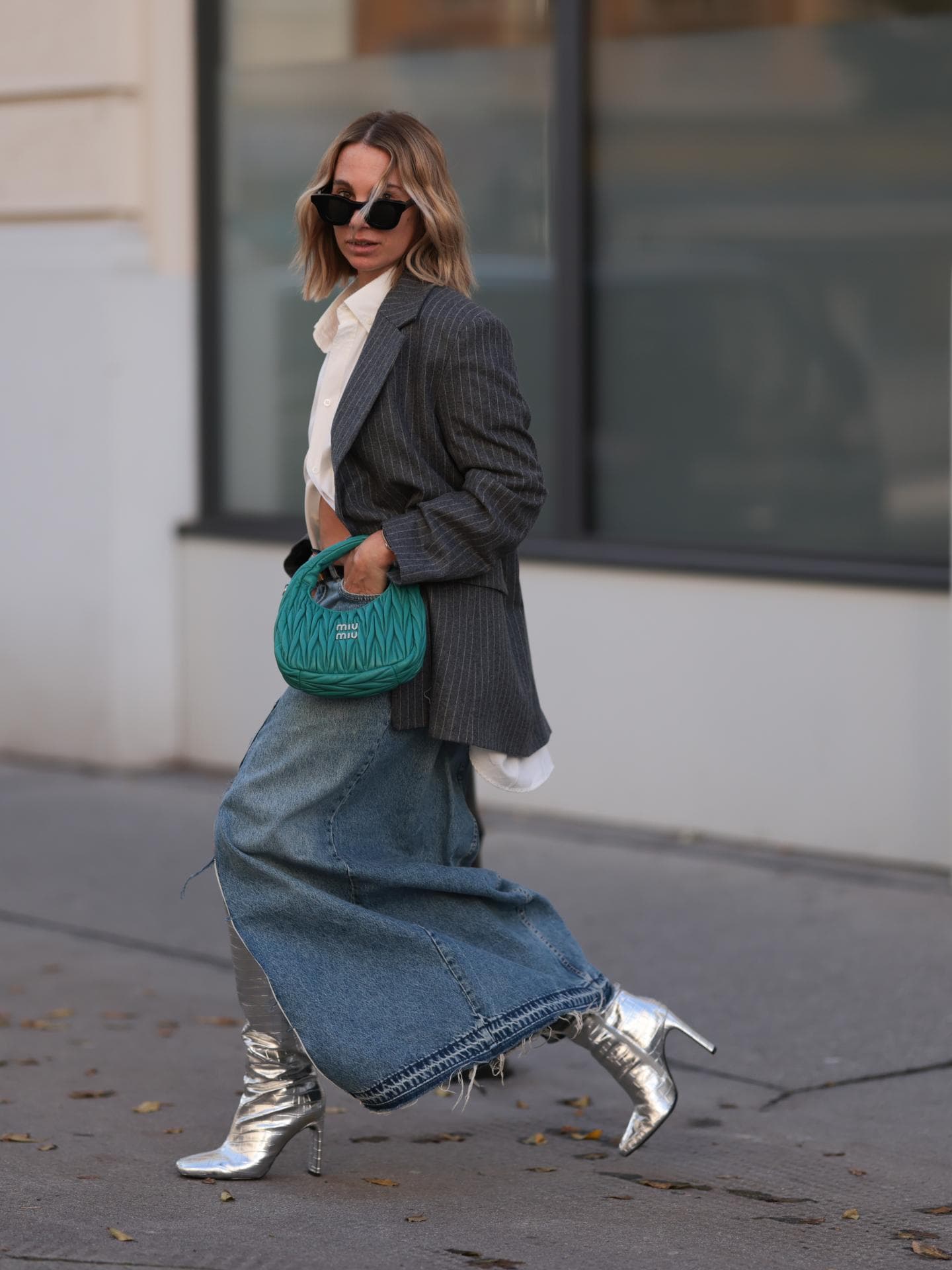 Karin Teigl Outfits