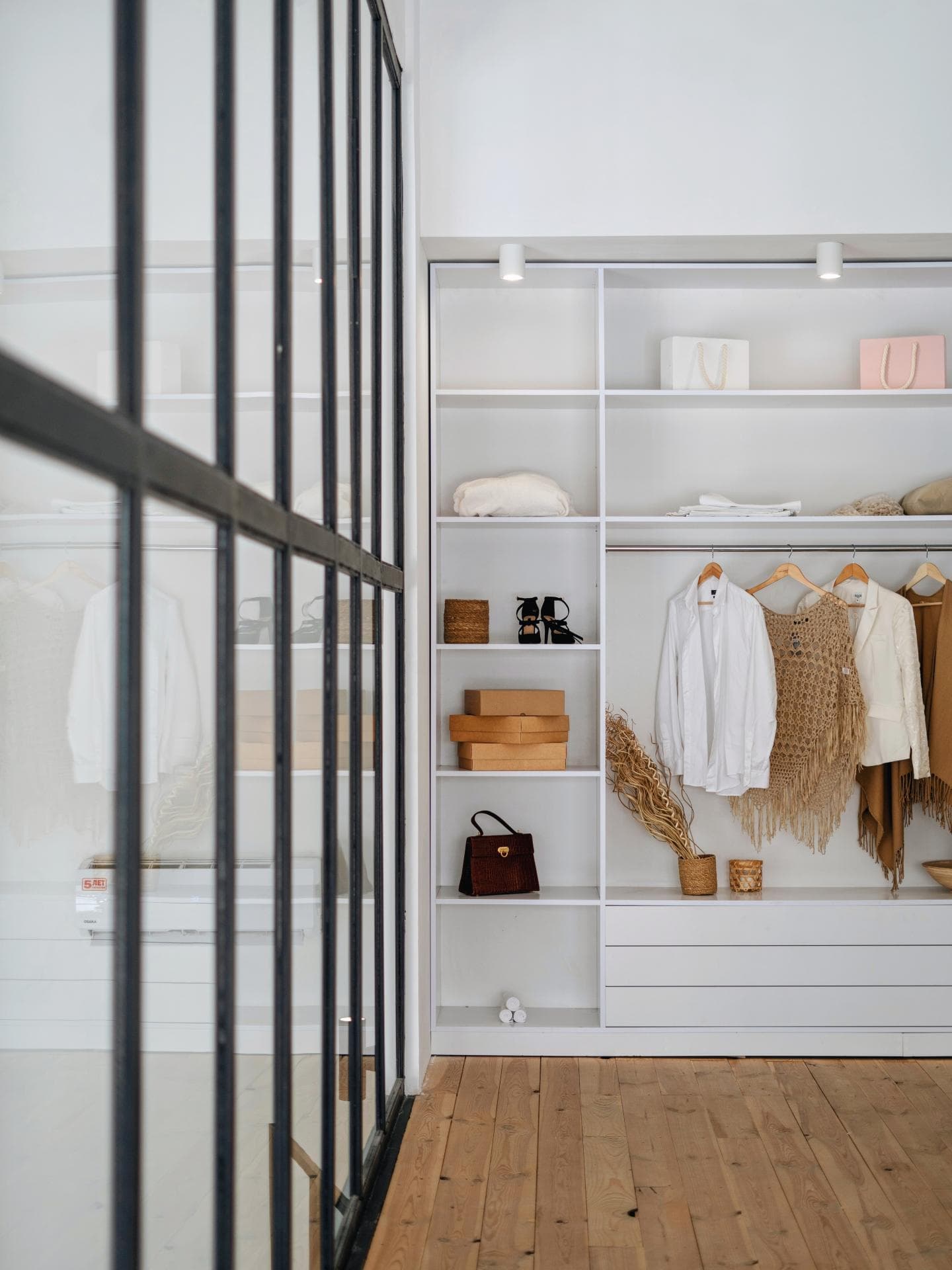 Minimalistischer Kleiderschrank