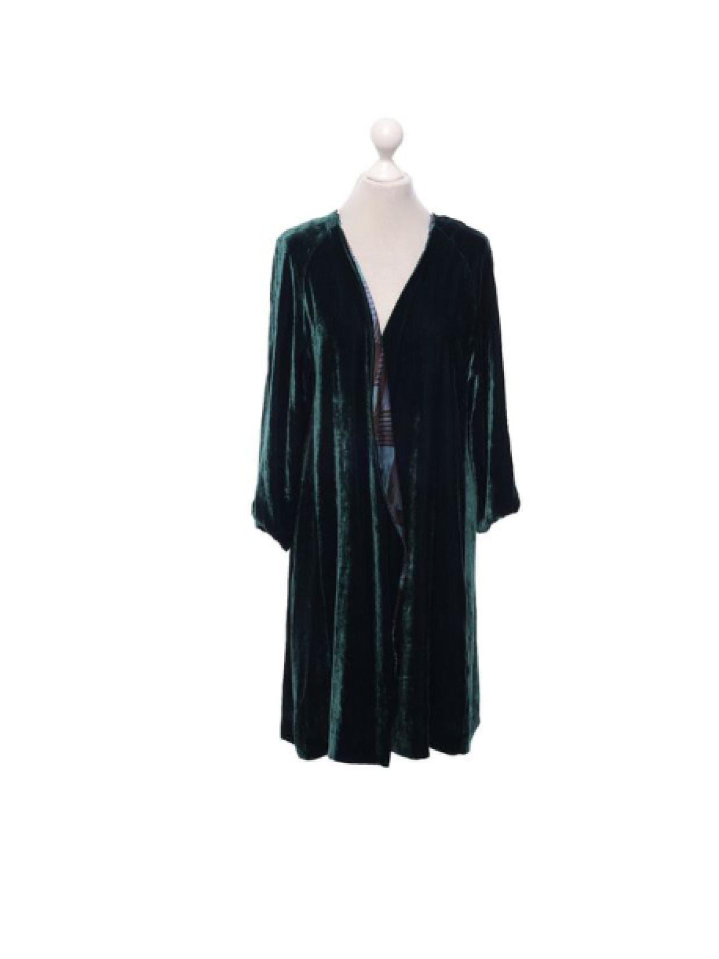Schwarze Robe