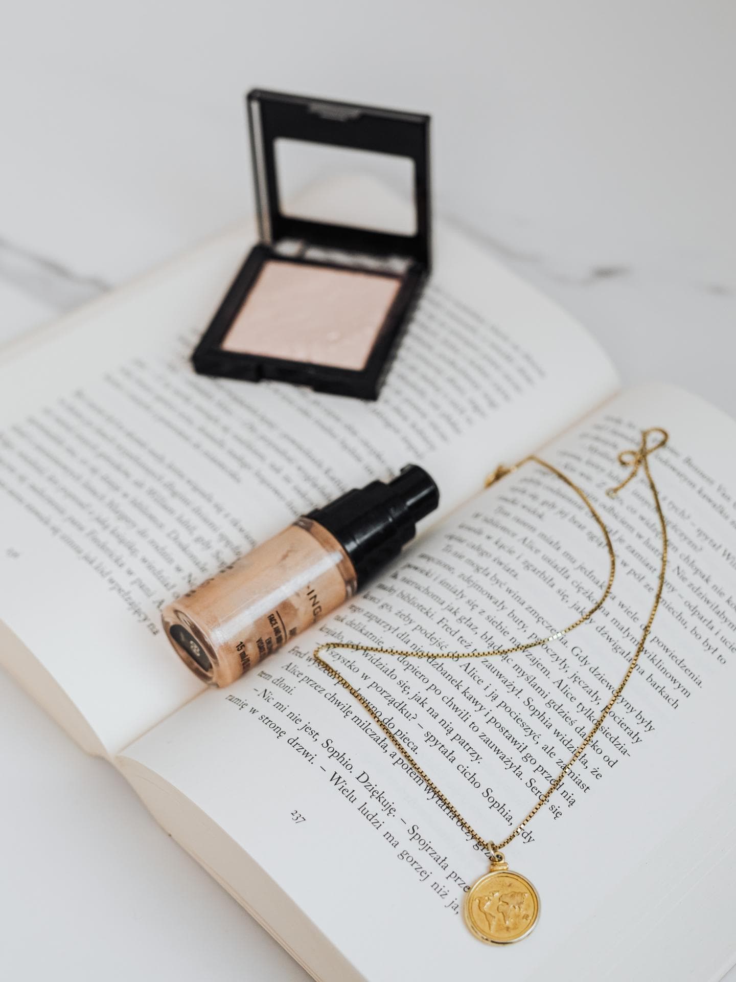 Foundation auf Buch