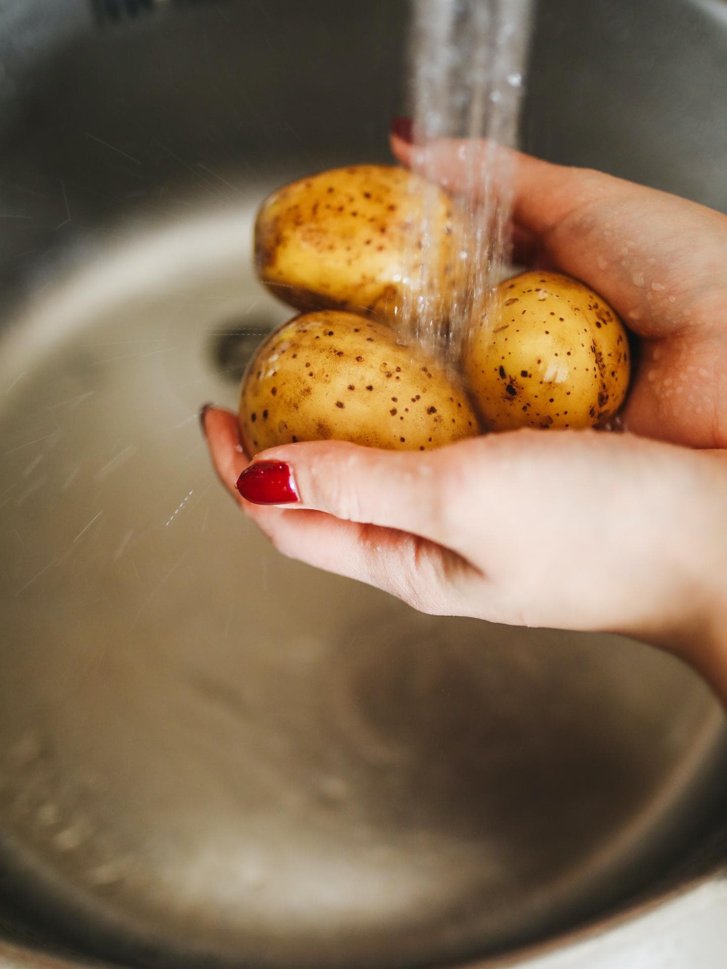 Kartoffeln werden gewaschen