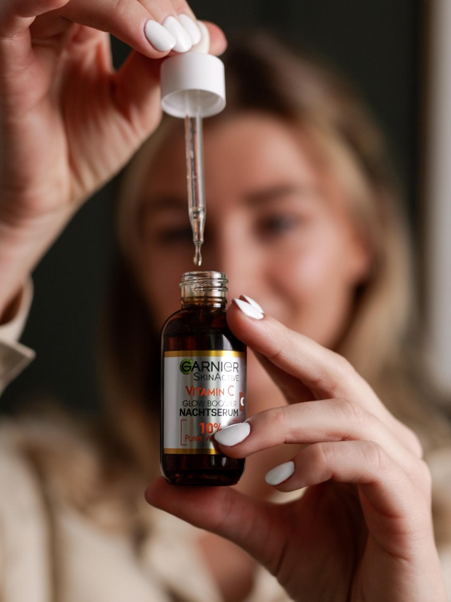 Das Nachtserum mit Vitamin C, Niacinamid und Salizylsäure. Das Nachtserum mit Vitamin C, Niacinamid und Salizylsäure.