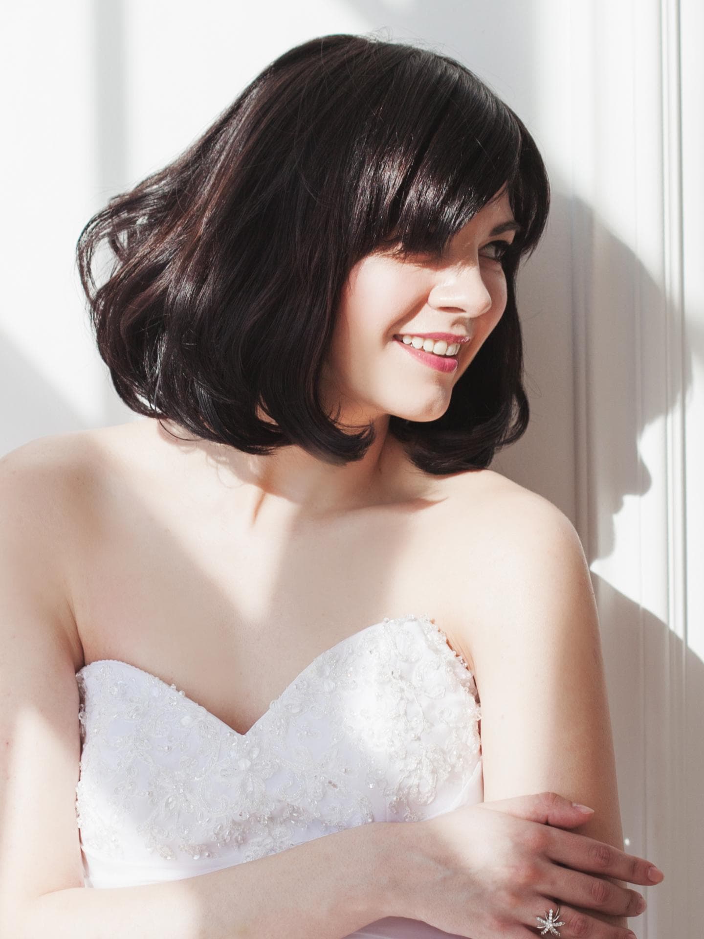 Braut mit braunem Bob
