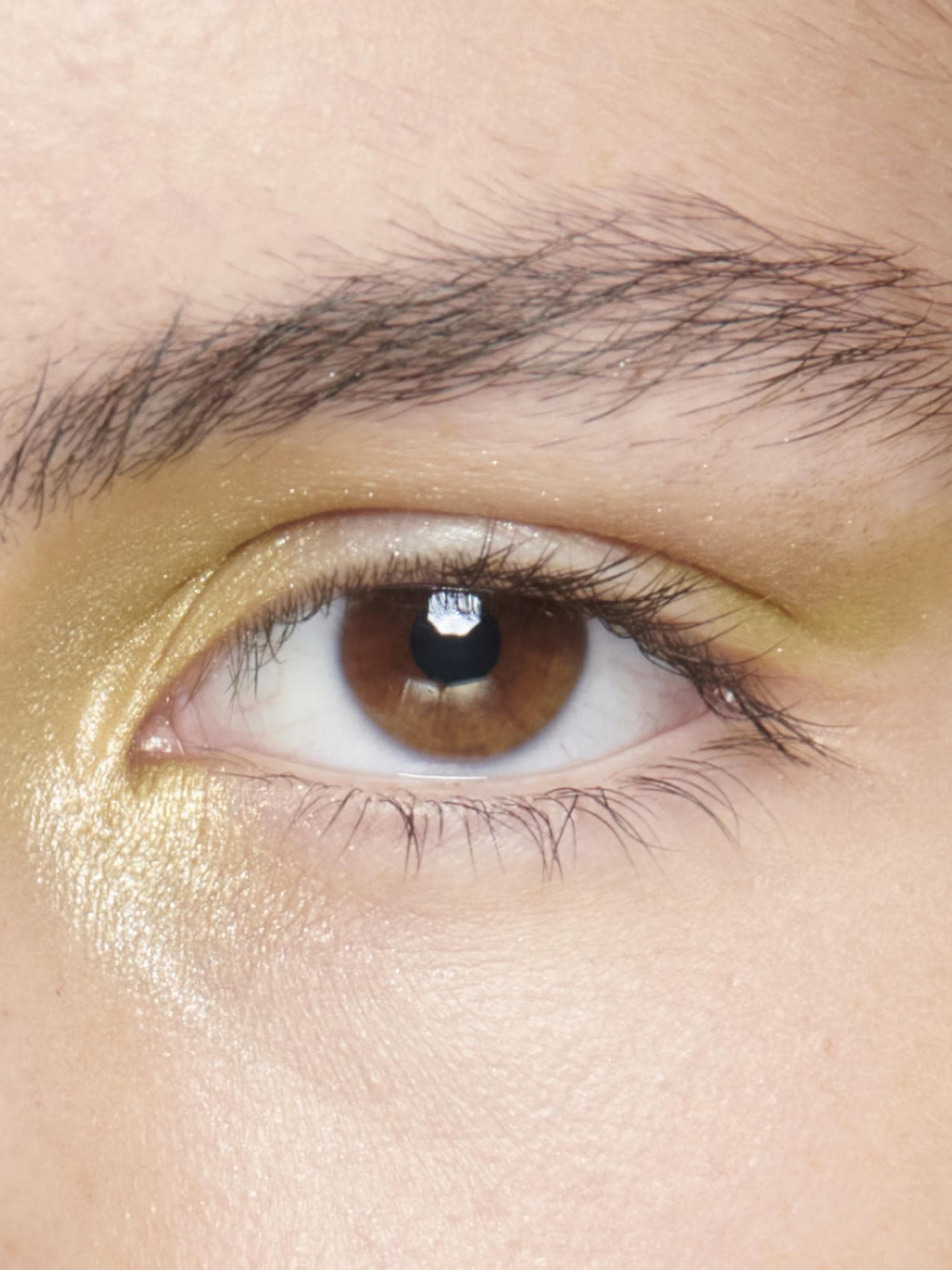 Goldener Lidschatten