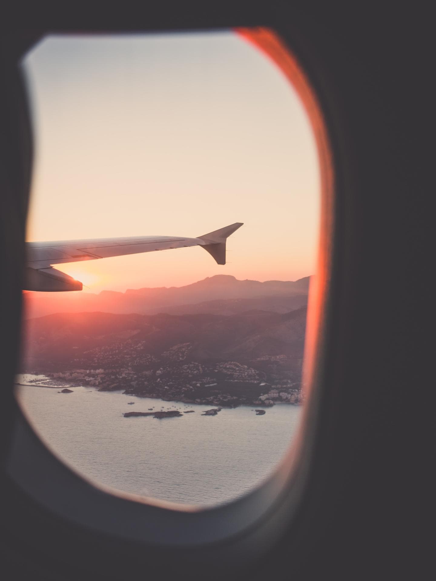 Flugzeugfenster Himmel Meer fliegen