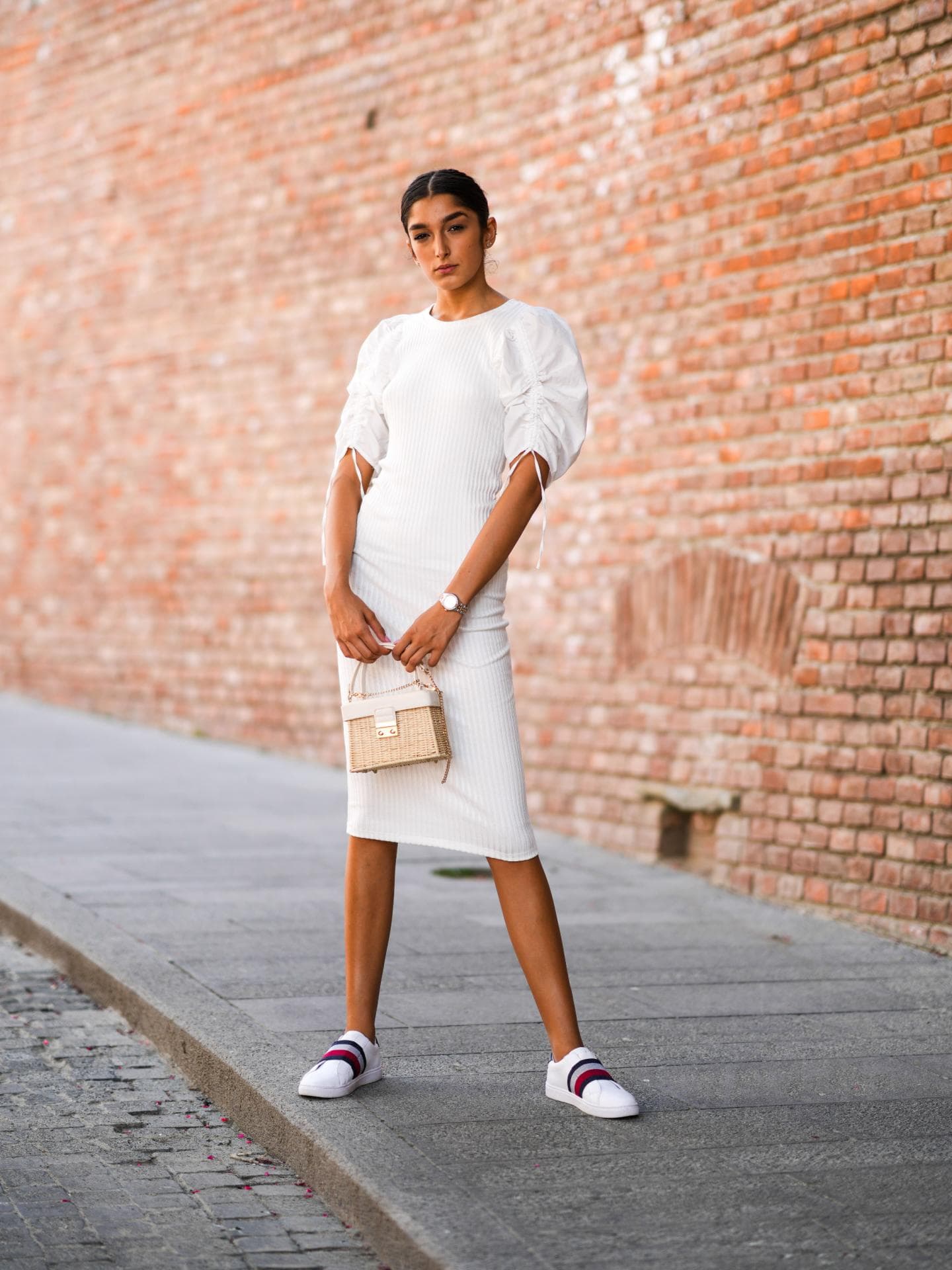 Streetstyle mit weißem Kleid