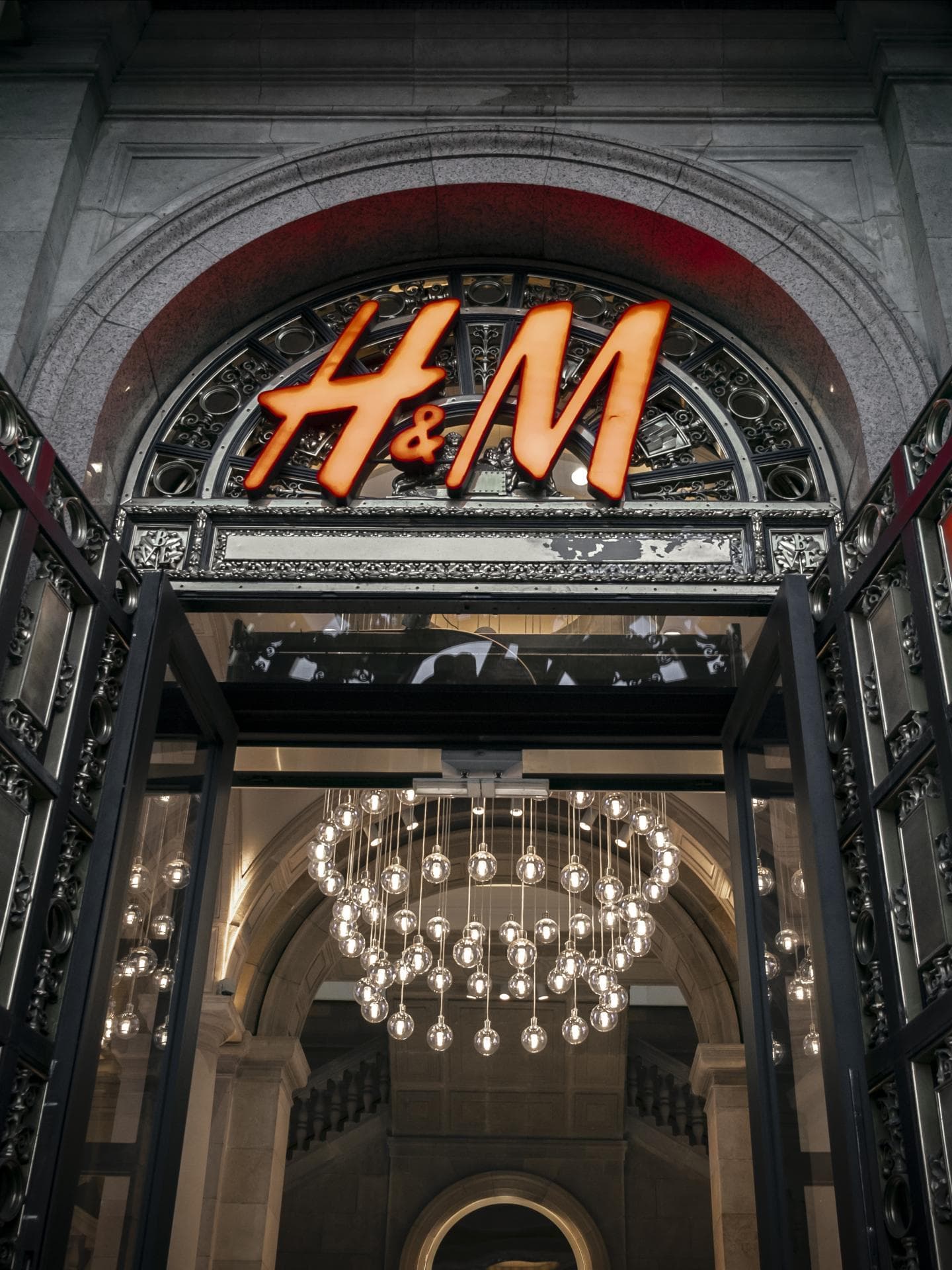 Außenfassade eines H&M-Geschäfts