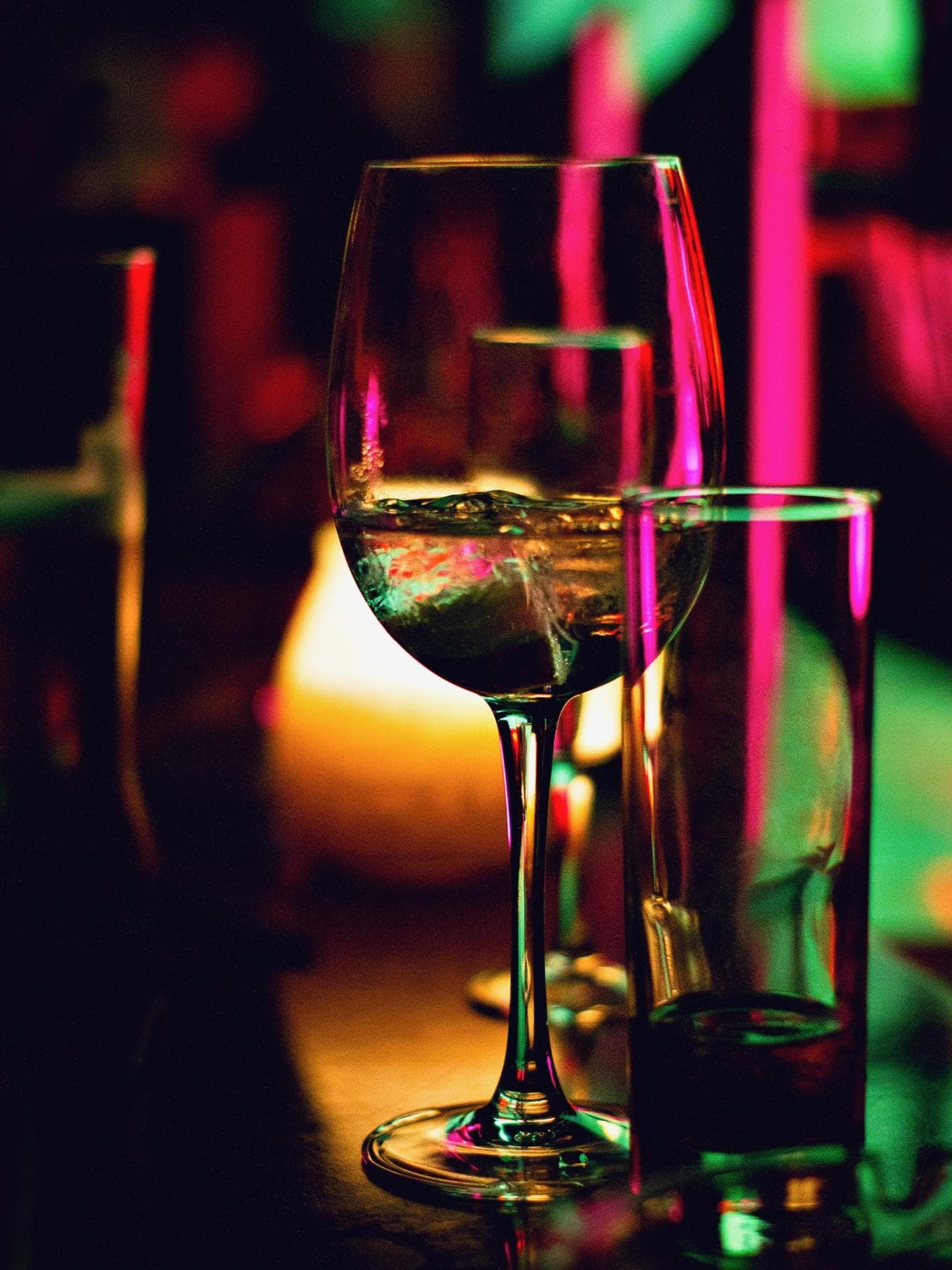 Gläser mit Alkohol