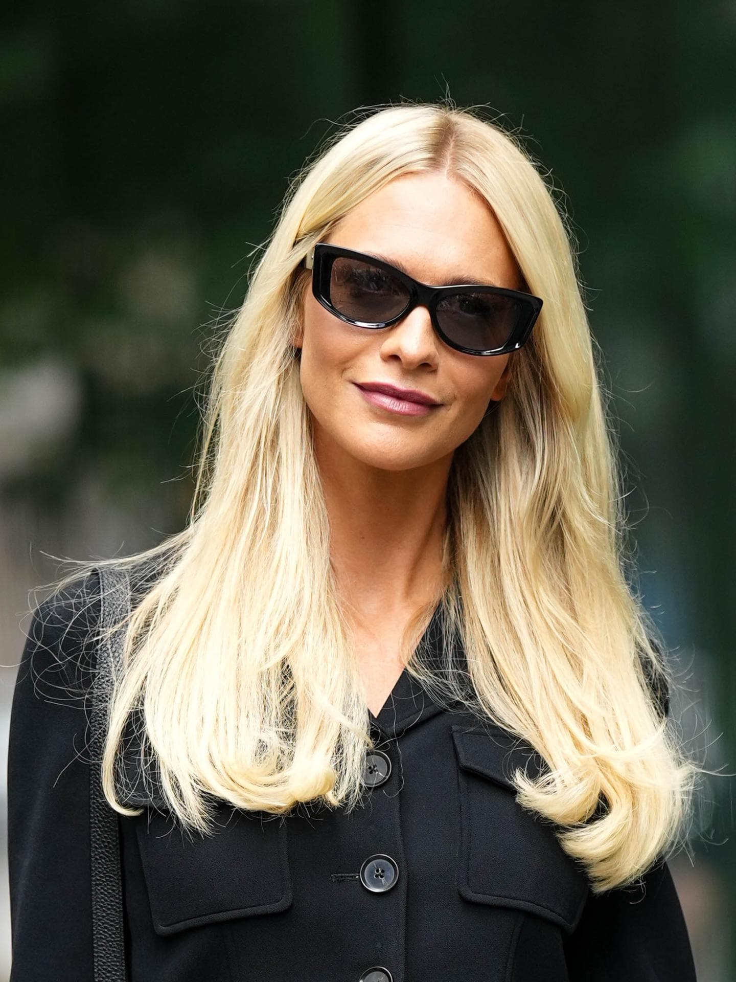 Poppy Delevigne mit blonden Haaren