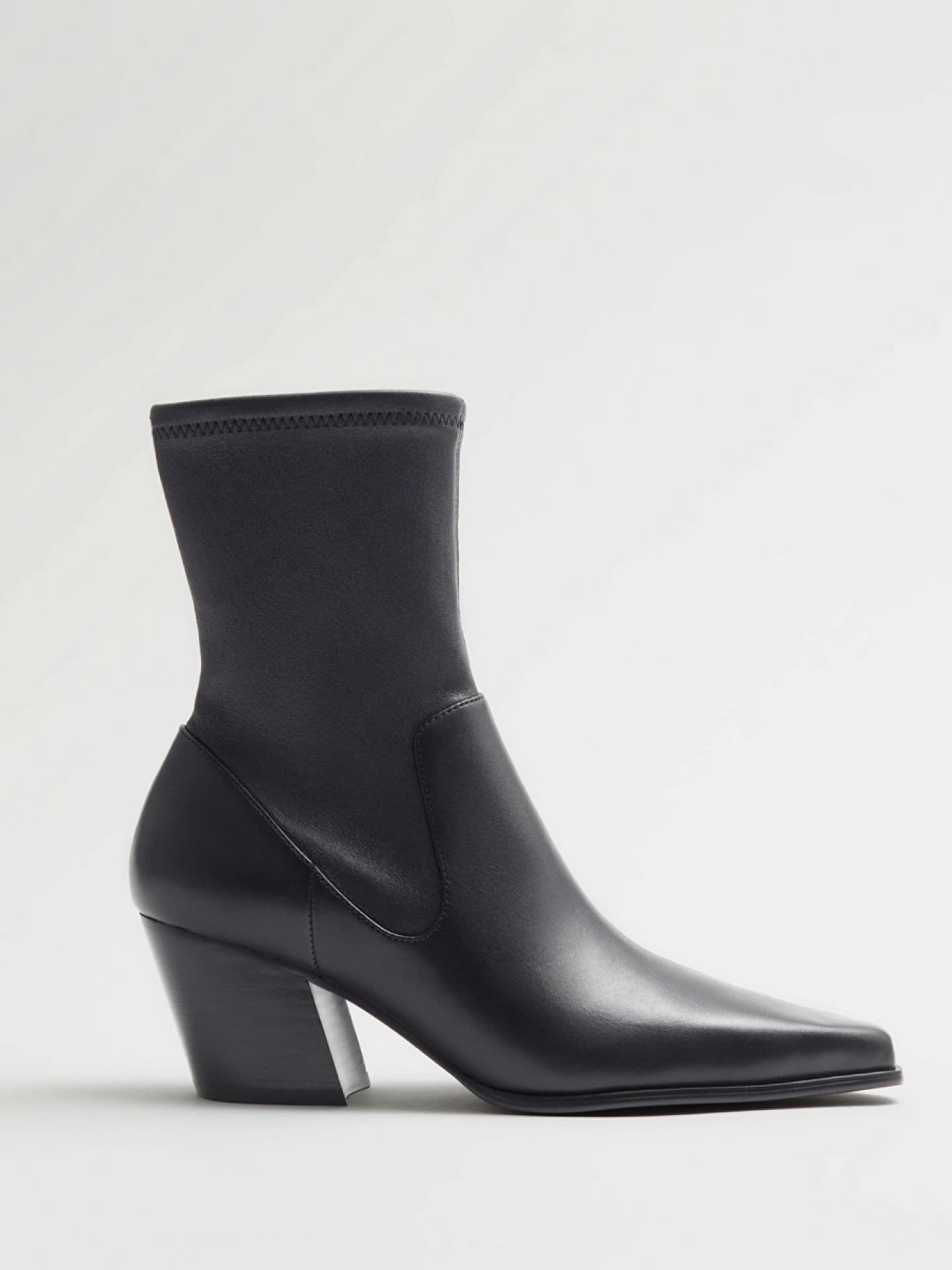 Spitze Lederstiefel in Schwarz von & Other Stories