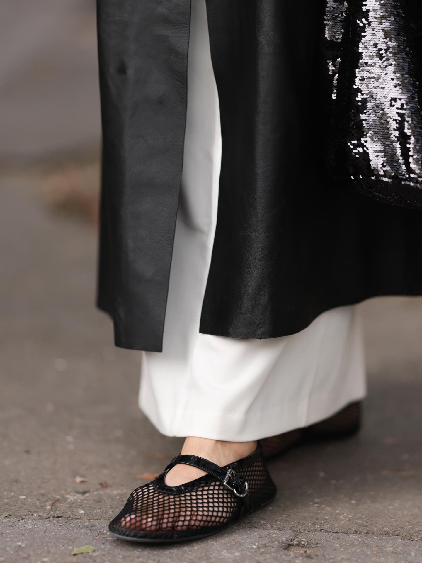 Netz-Ballerinas zu Maxikleid