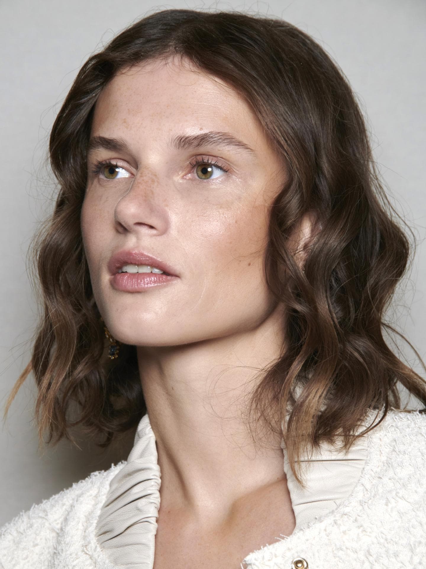 Brauner Bob mit Locken